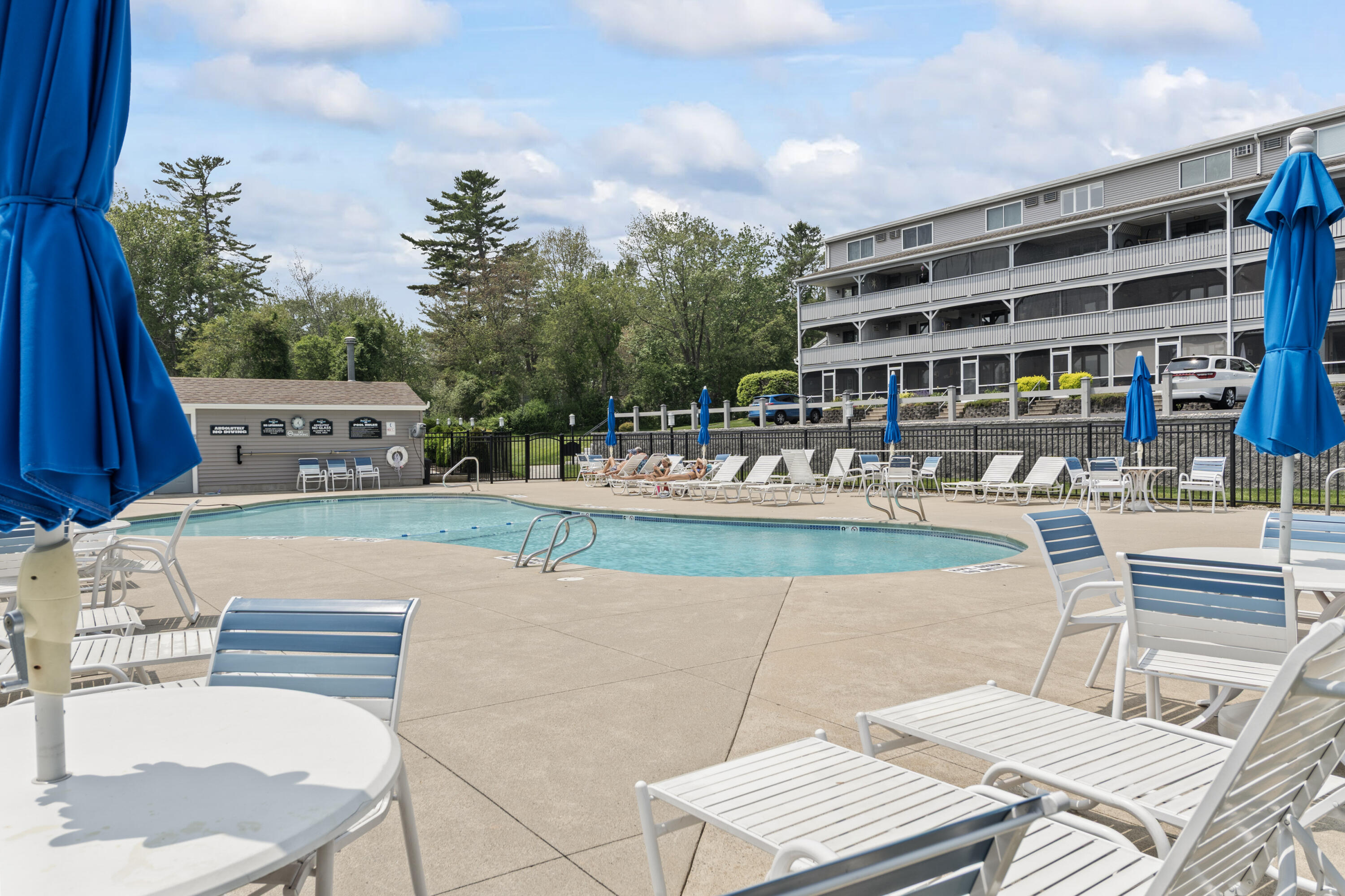 1801 Post Road 118