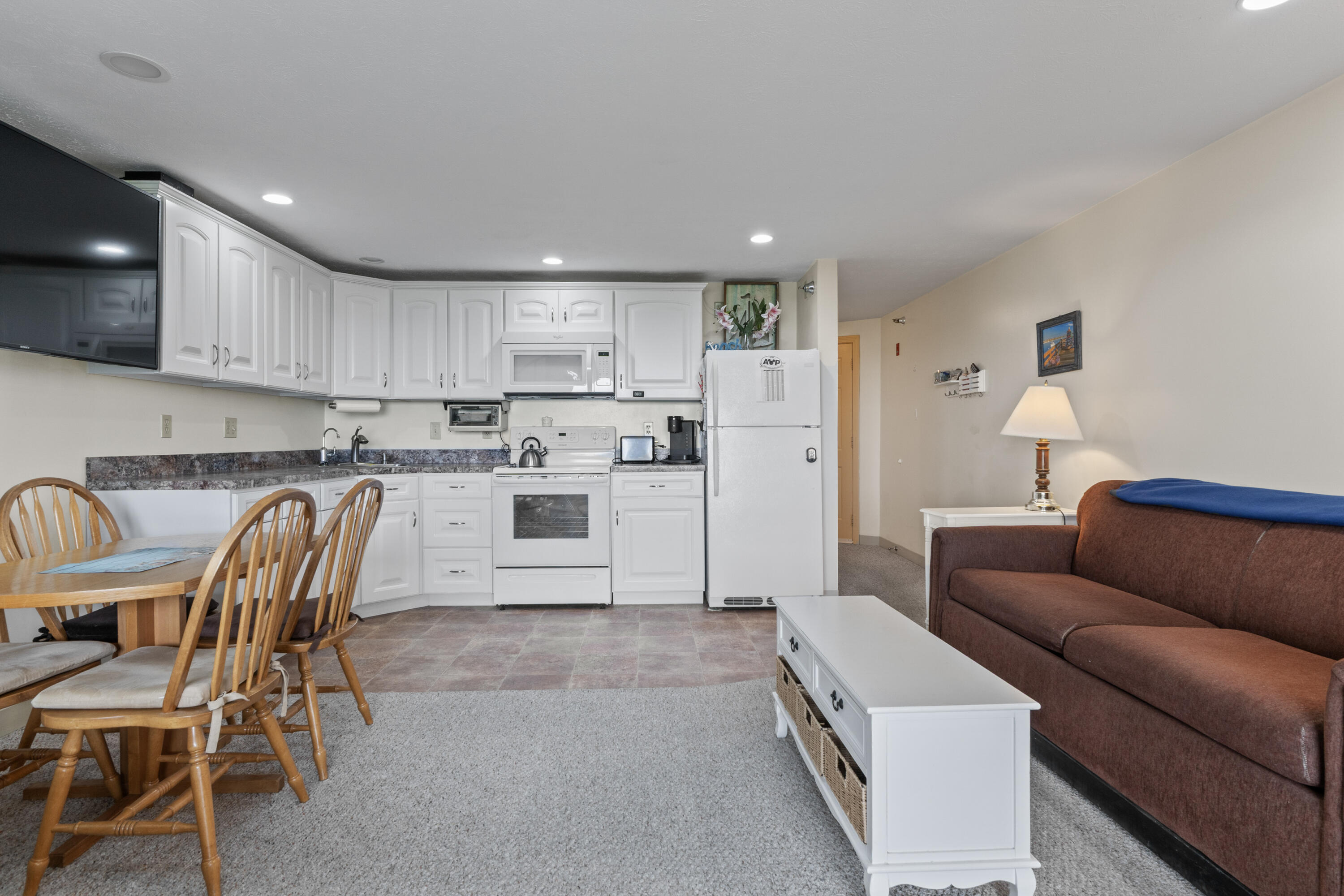 1801 Post Road 118