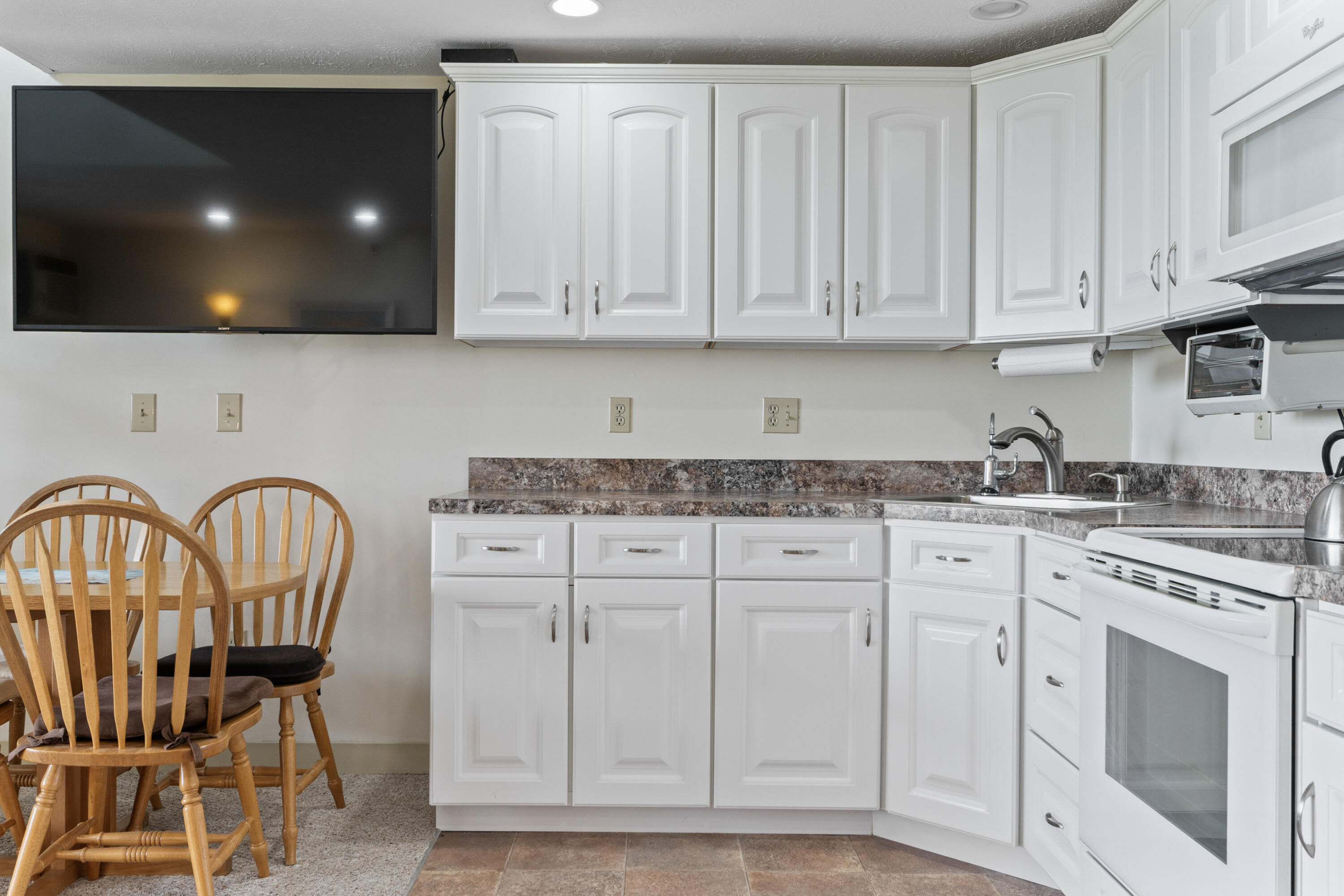 1801 Post Road 118