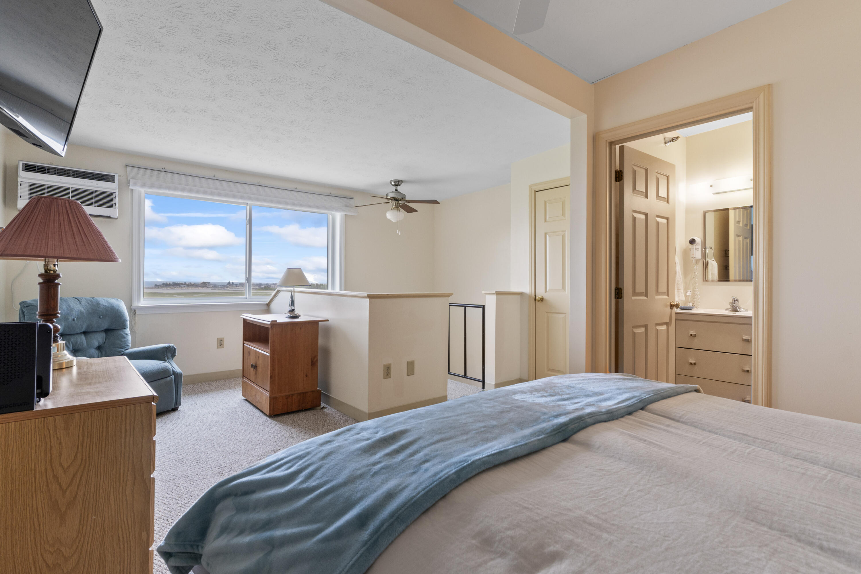 1801 Post Road 118
