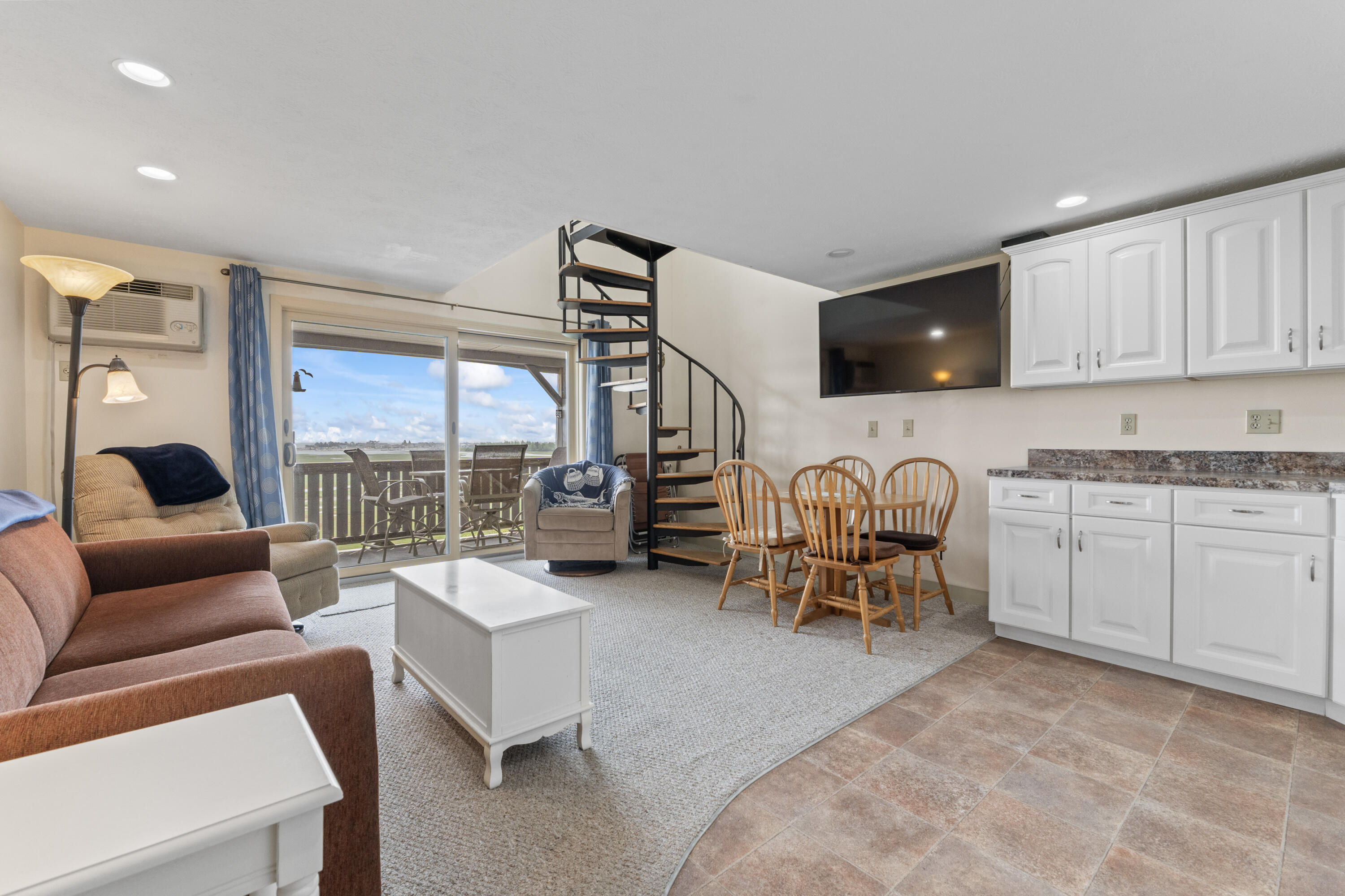 1801 Post Road 118