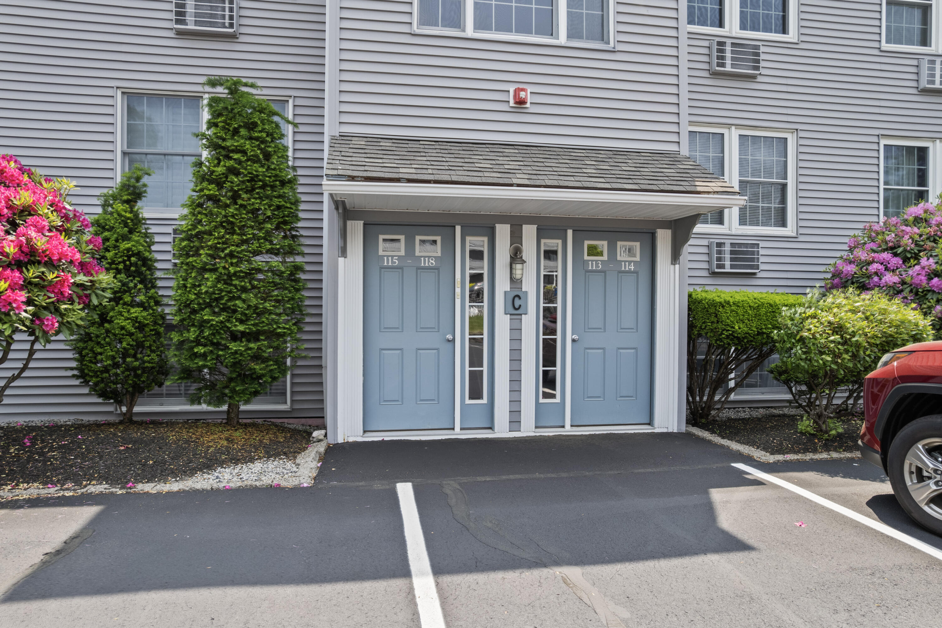 1801 Post Road 118