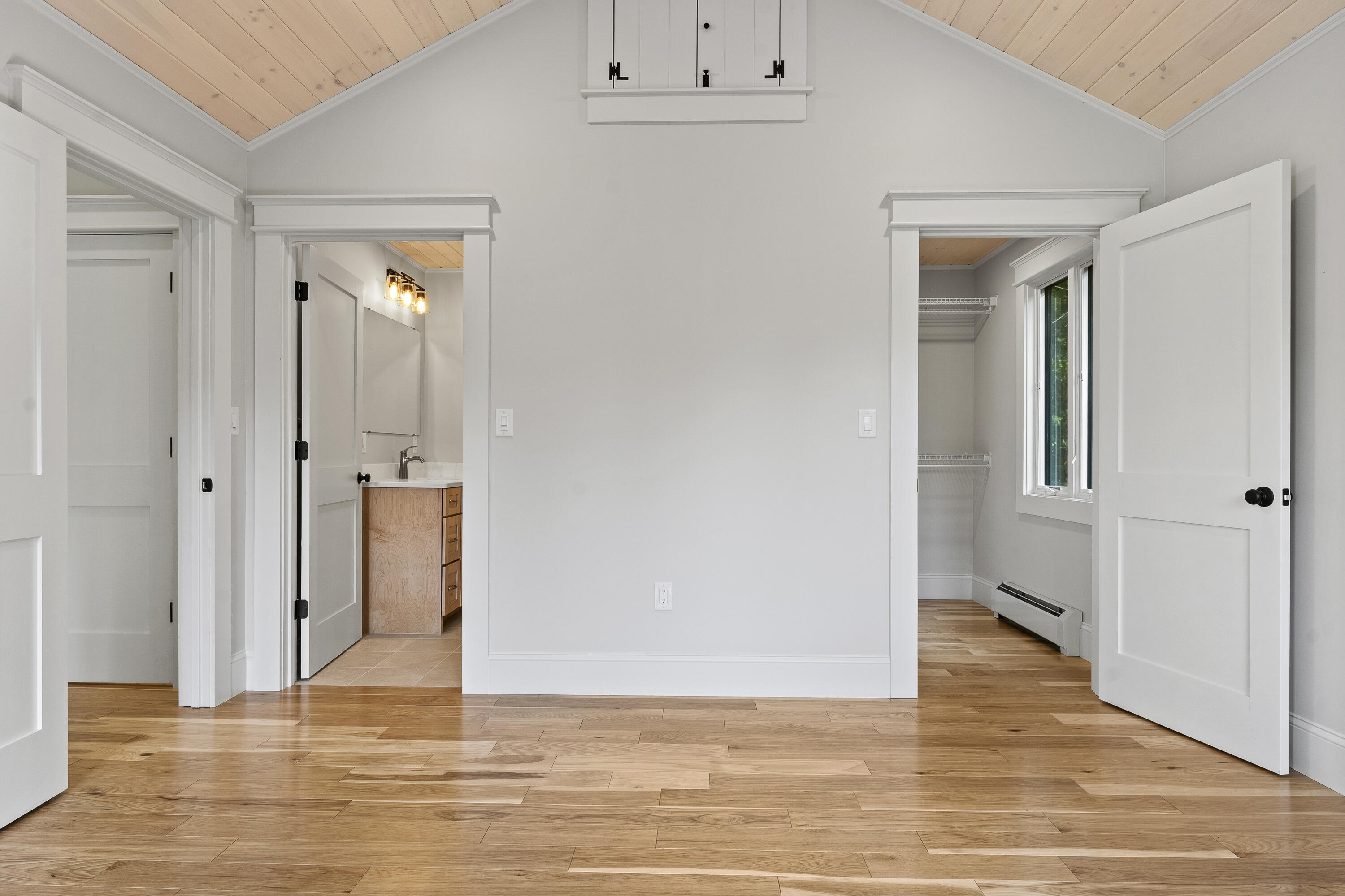 862 W Neck Road