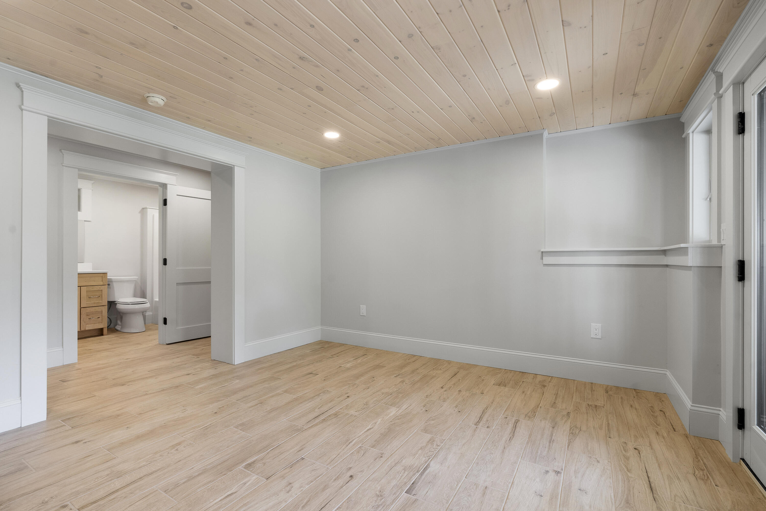 862 W Neck Road