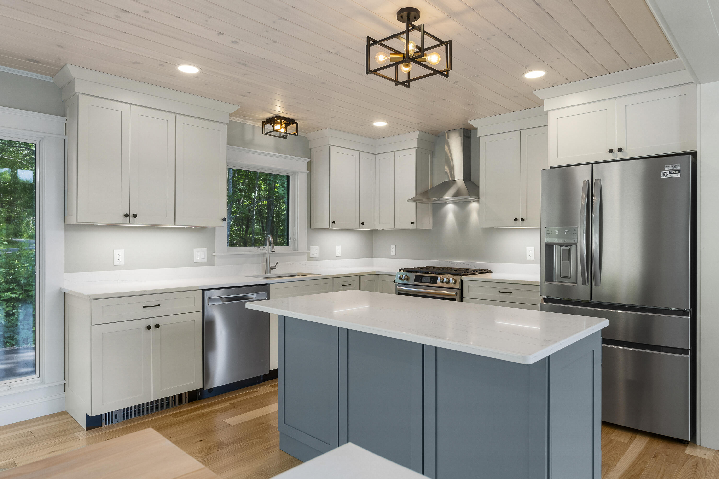 862 W Neck Road
