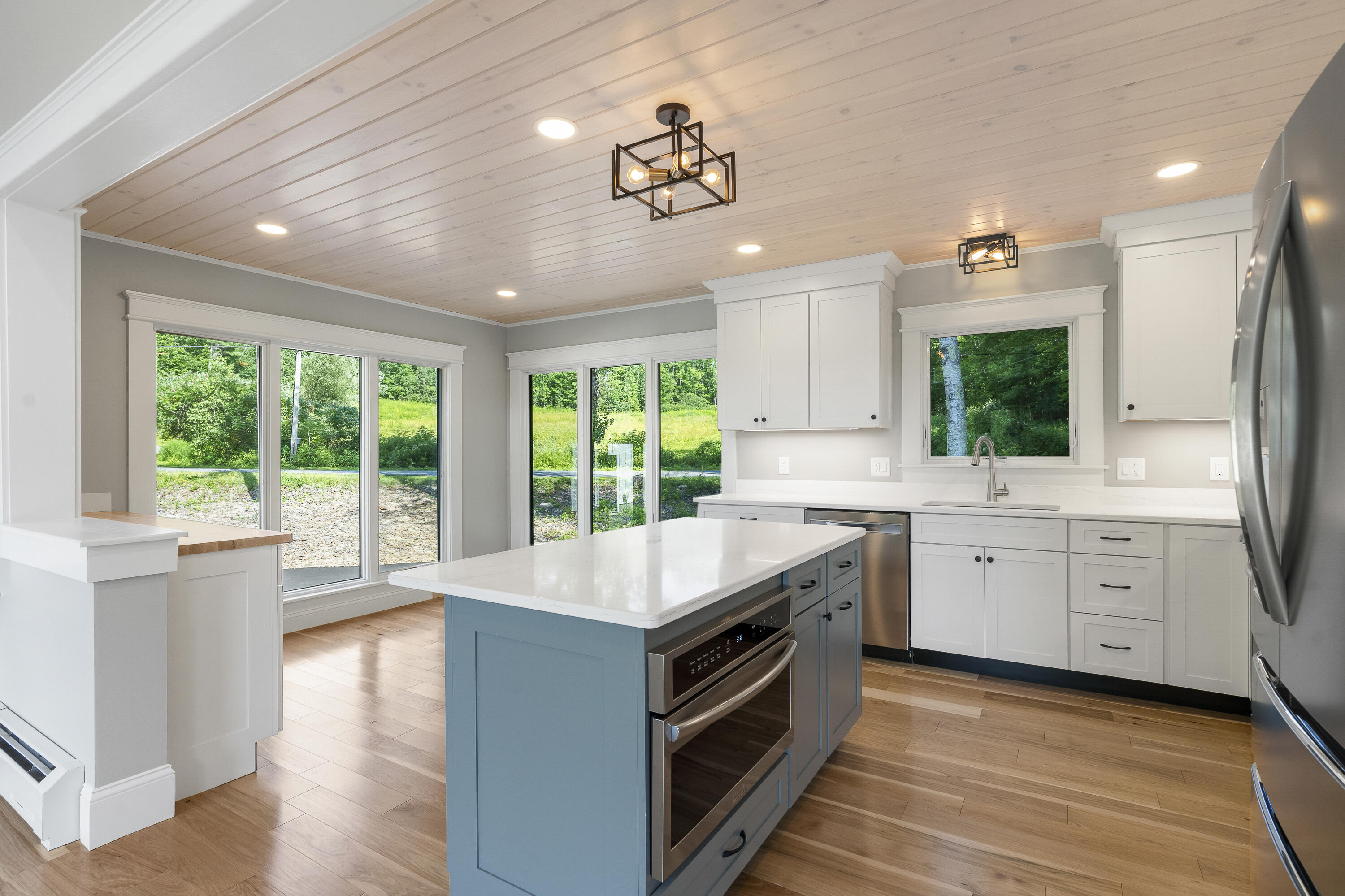 862 W Neck Road
