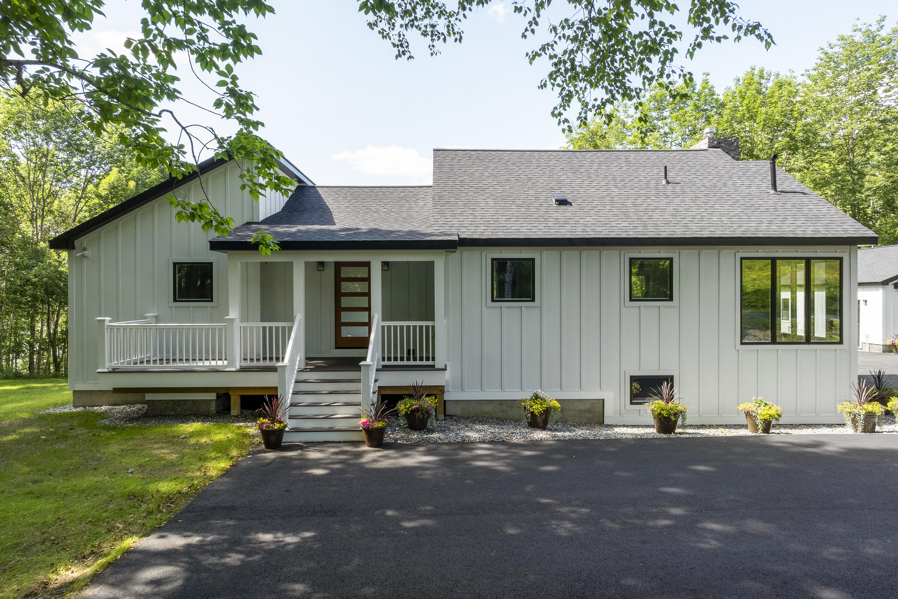 862 W Neck Road