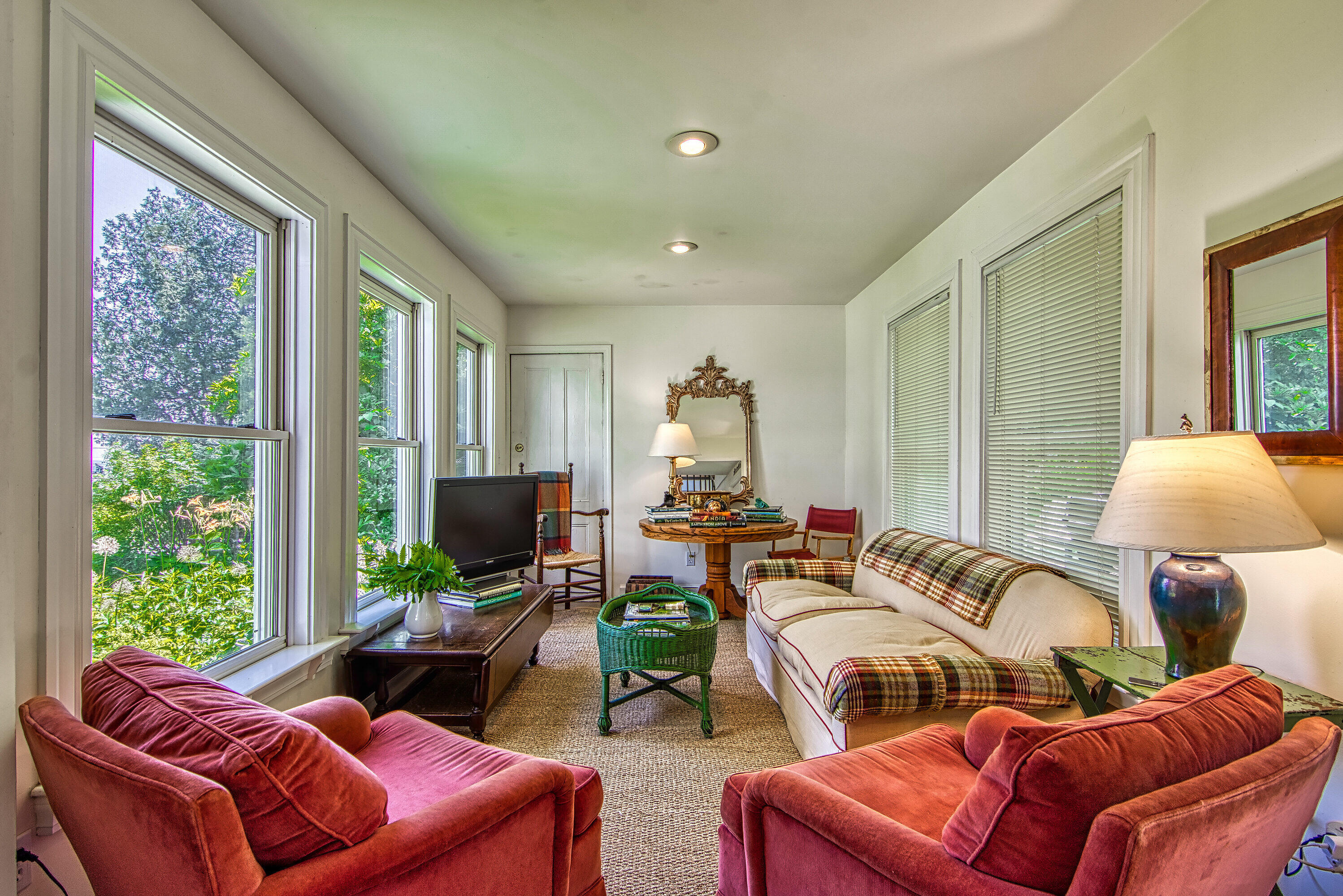 2 Twin Oaks Lane