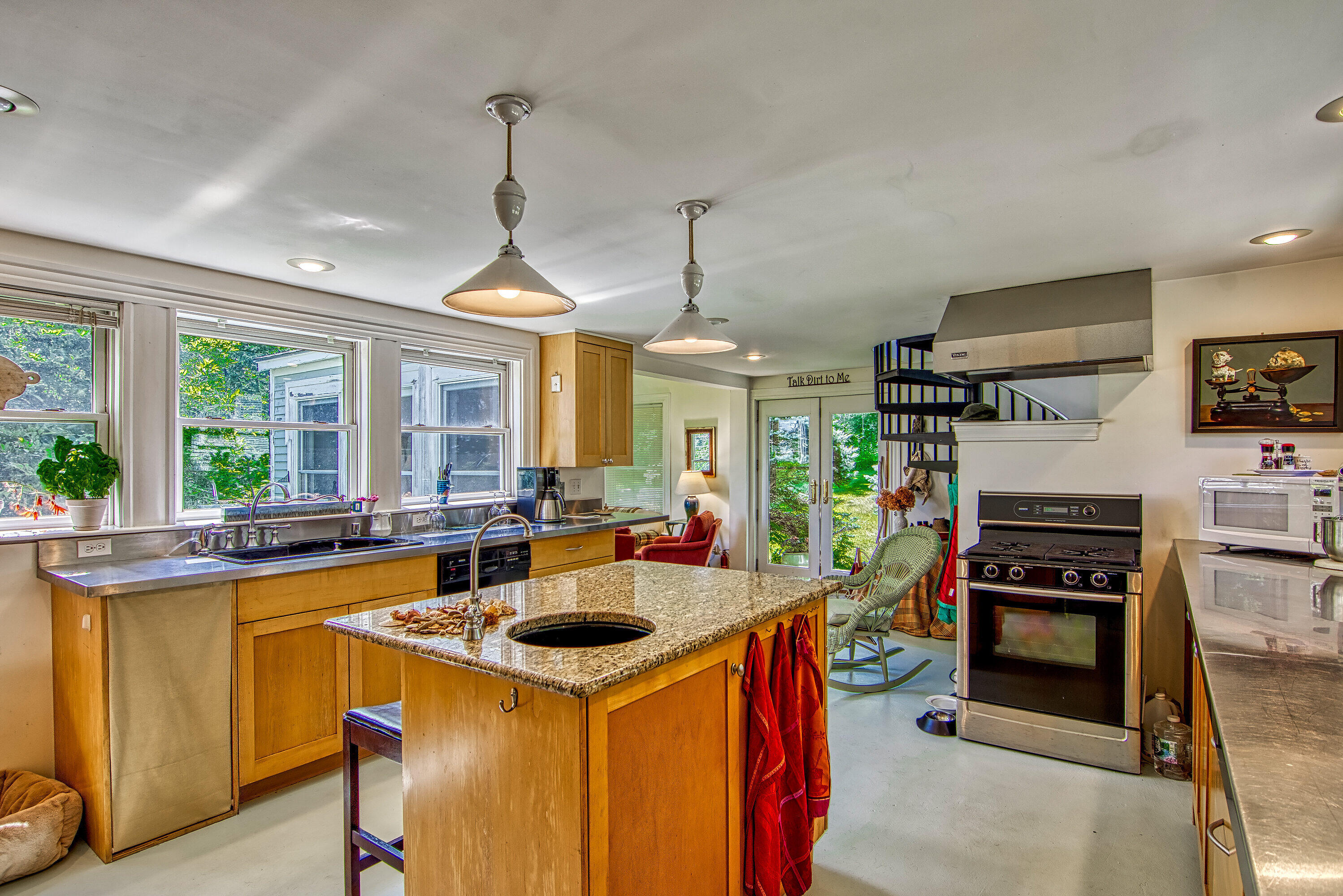 2 Twin Oaks Lane