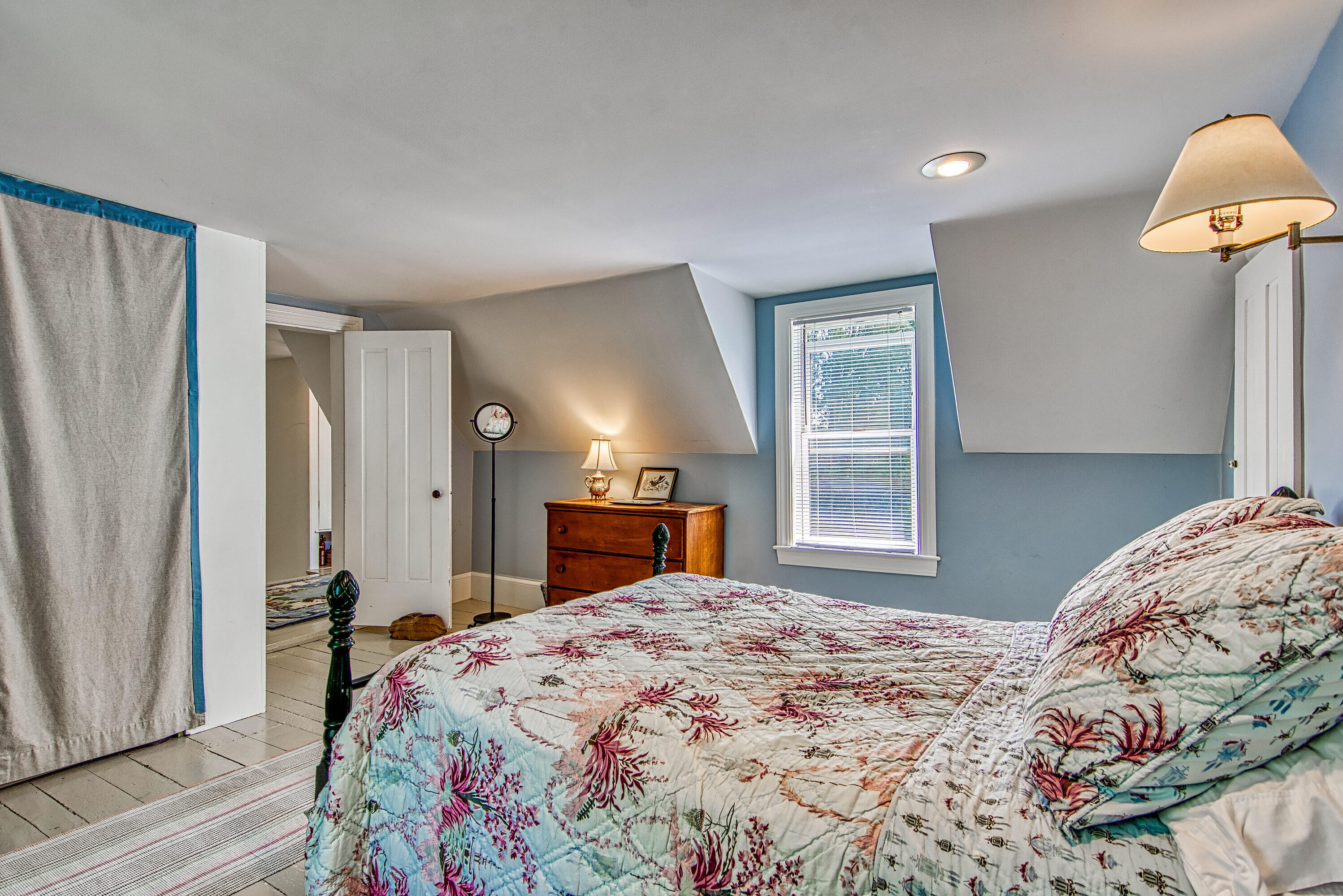 2 Twin Oaks Lane