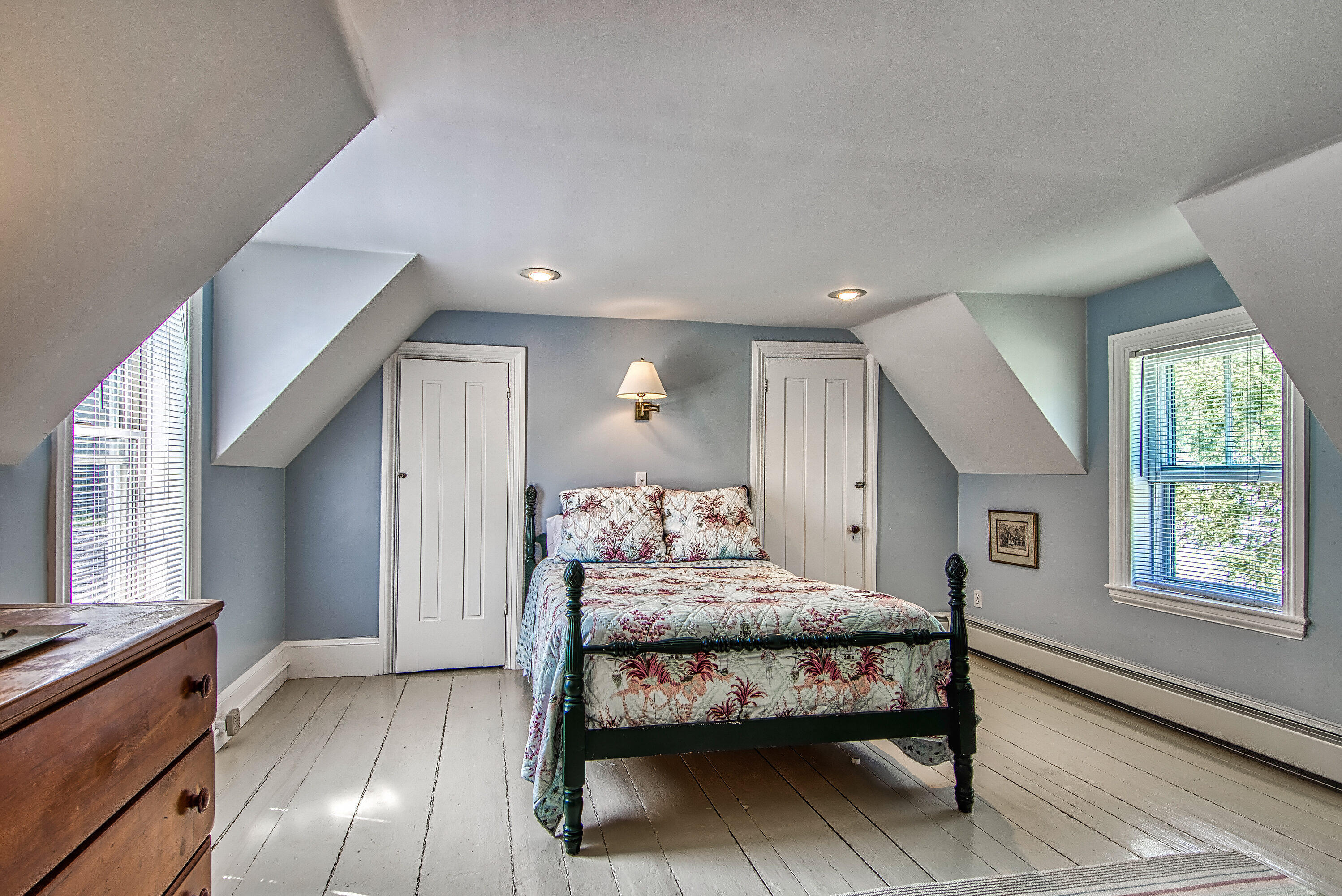 2 Twin Oaks Lane
