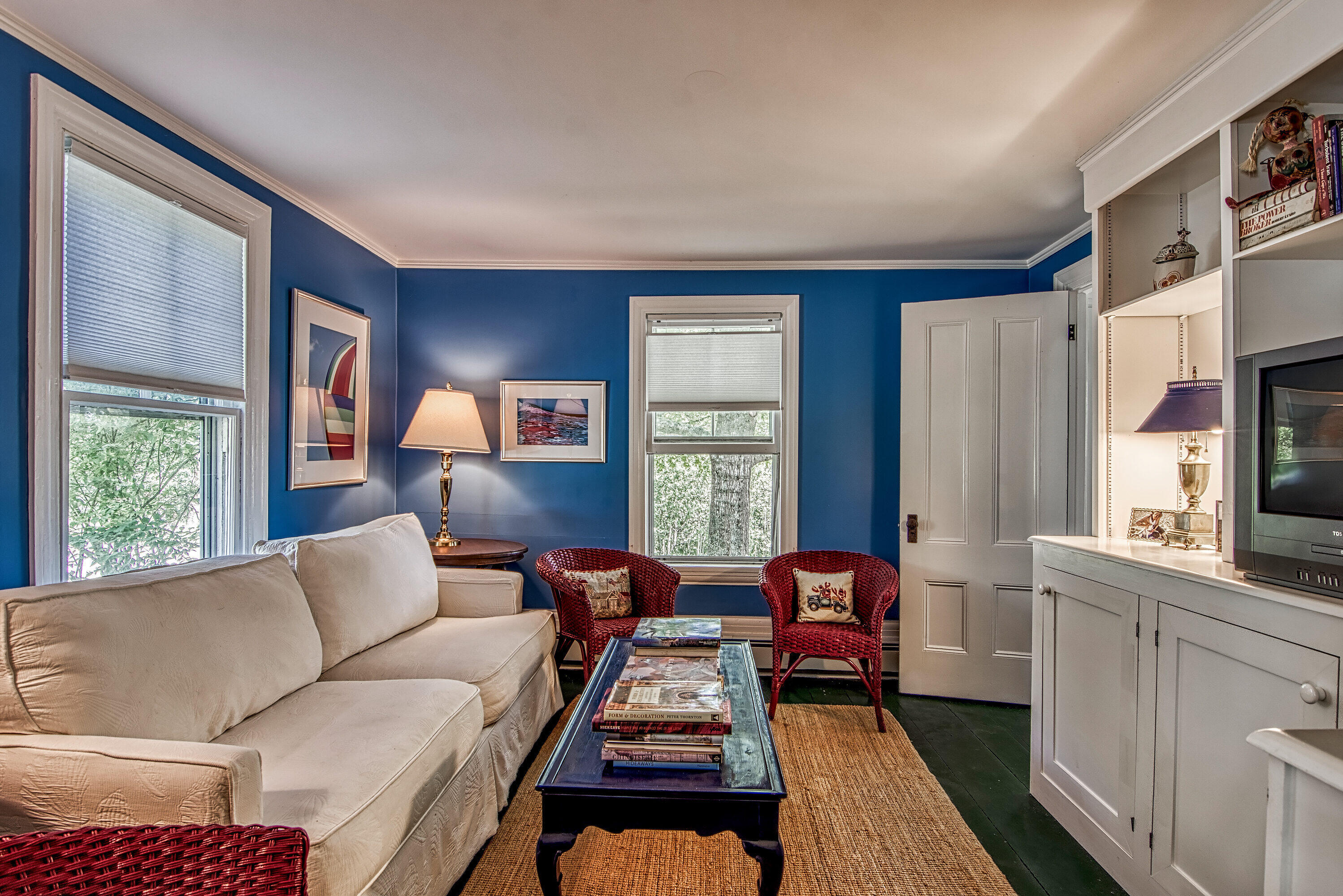 2 Twin Oaks Lane