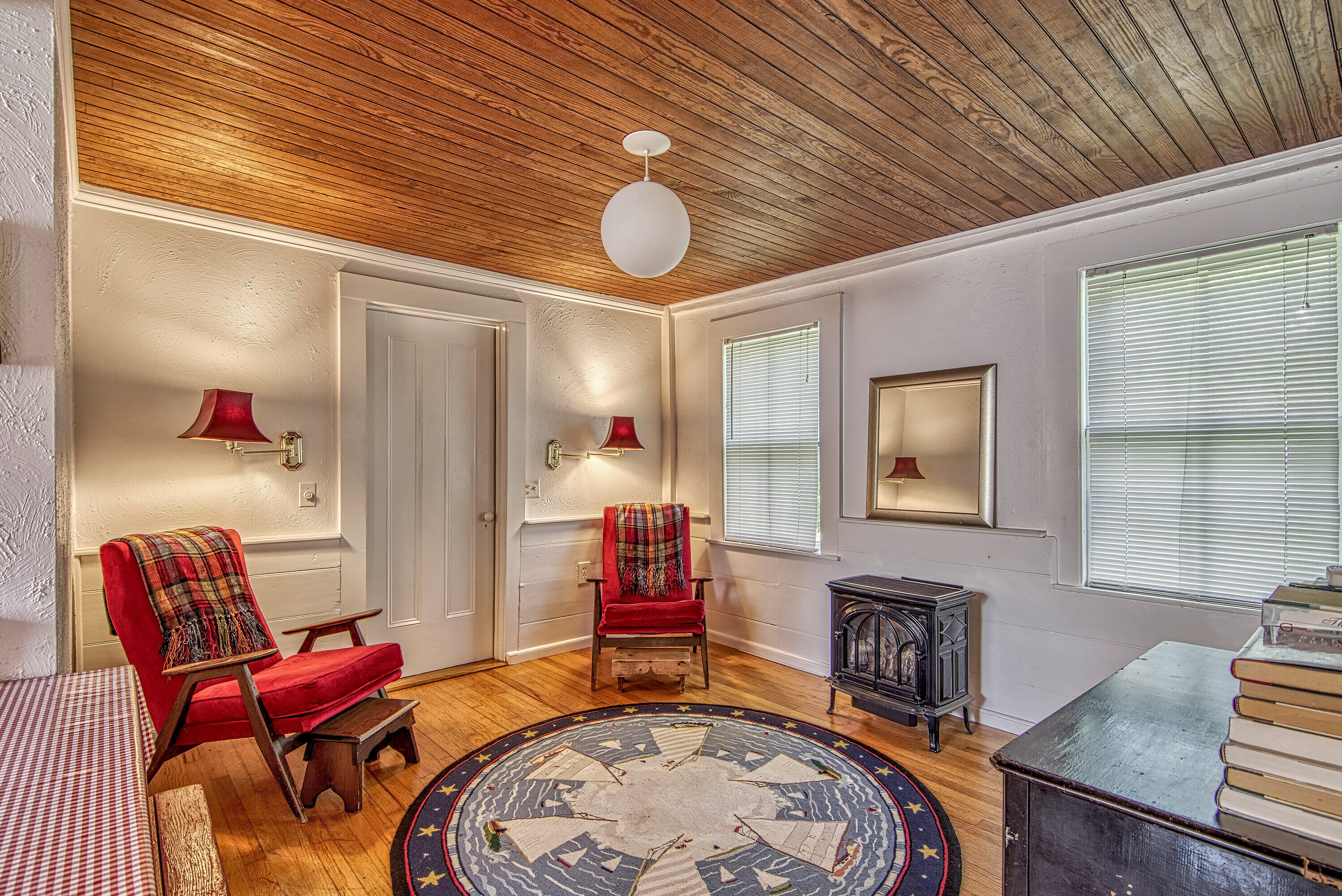 2 Twin Oaks Lane