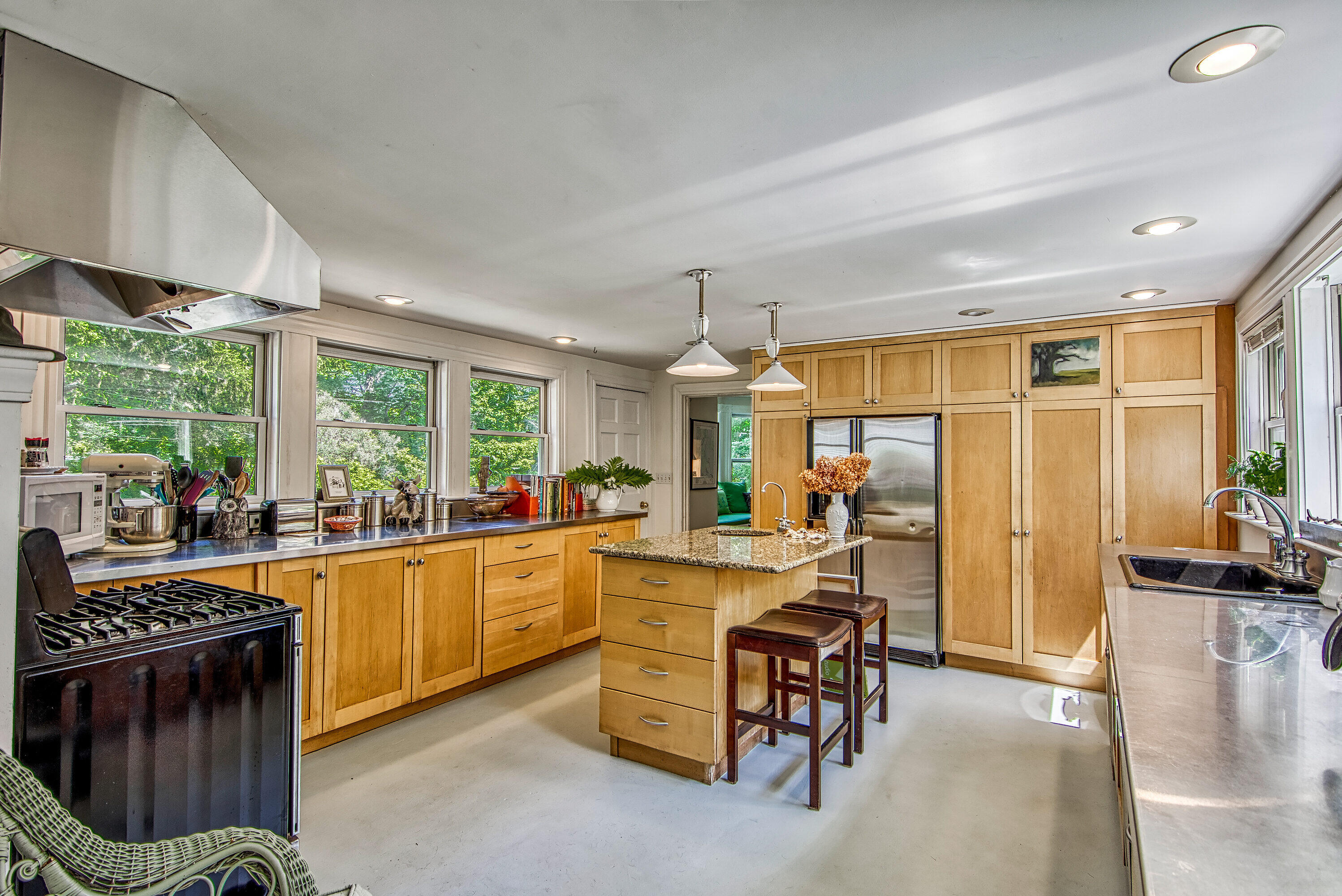 2 Twin Oaks Lane