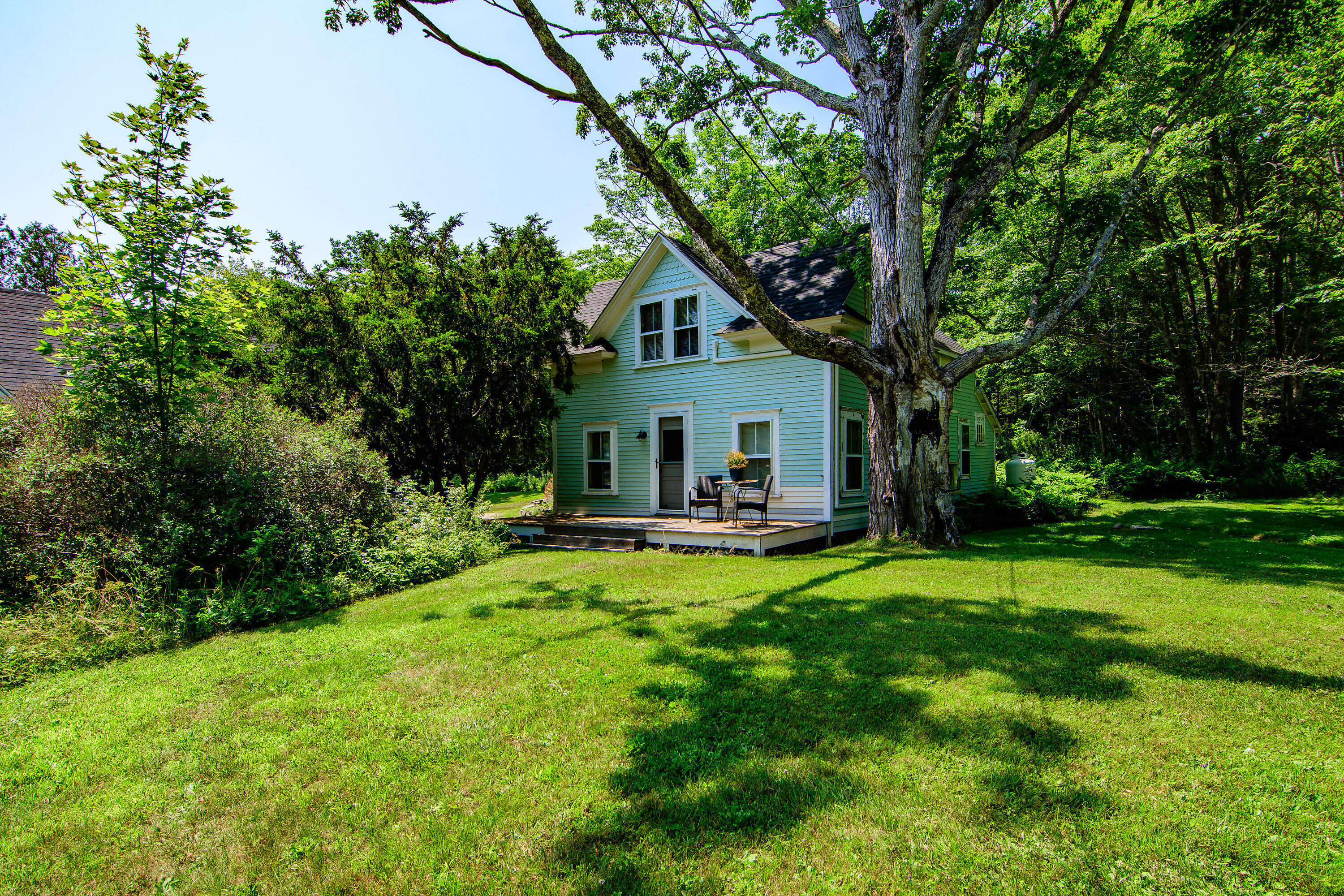 2 Twin Oaks Lane