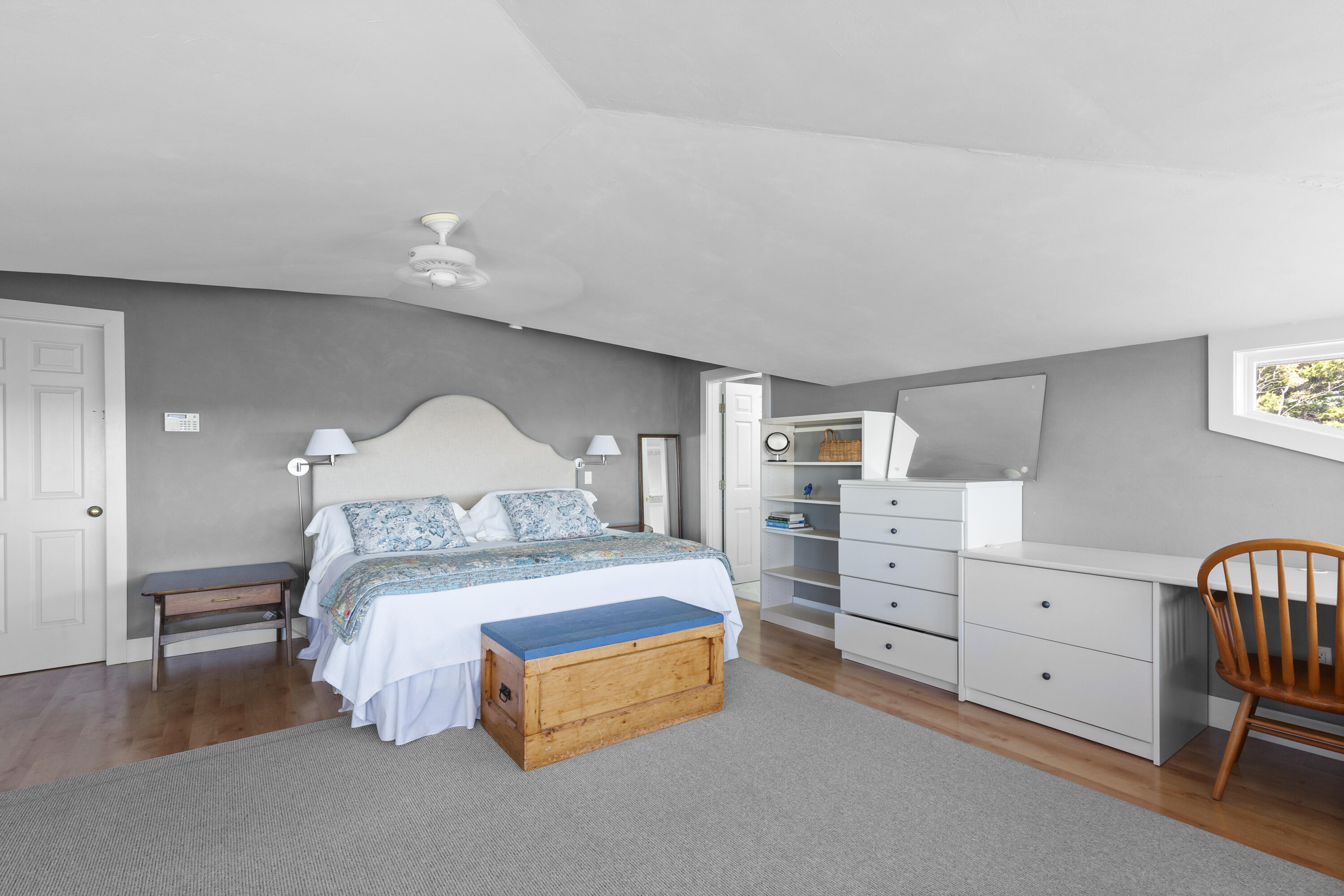 240 W Cundys Point