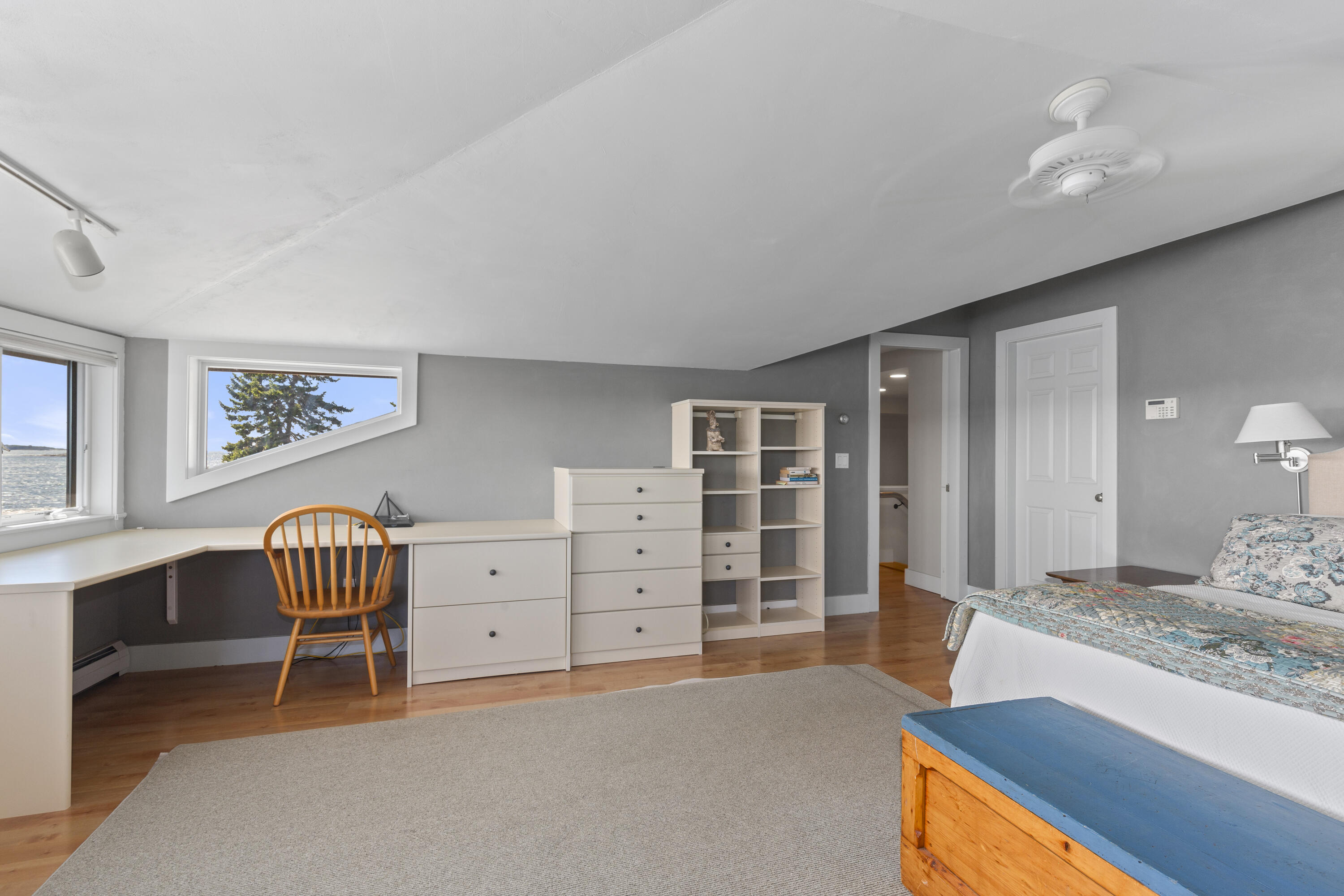 240 W Cundys Point