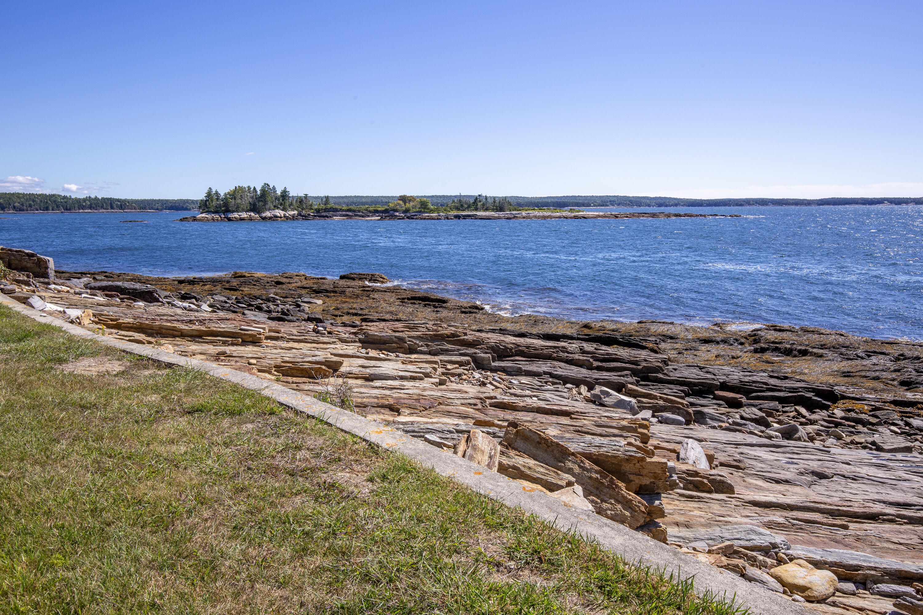 240 W Cundys Point