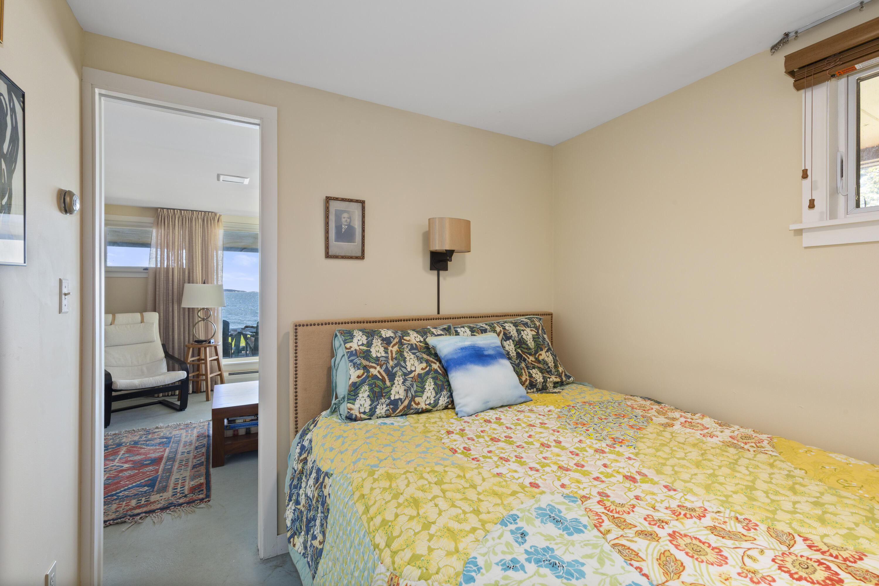 240 W Cundys Point