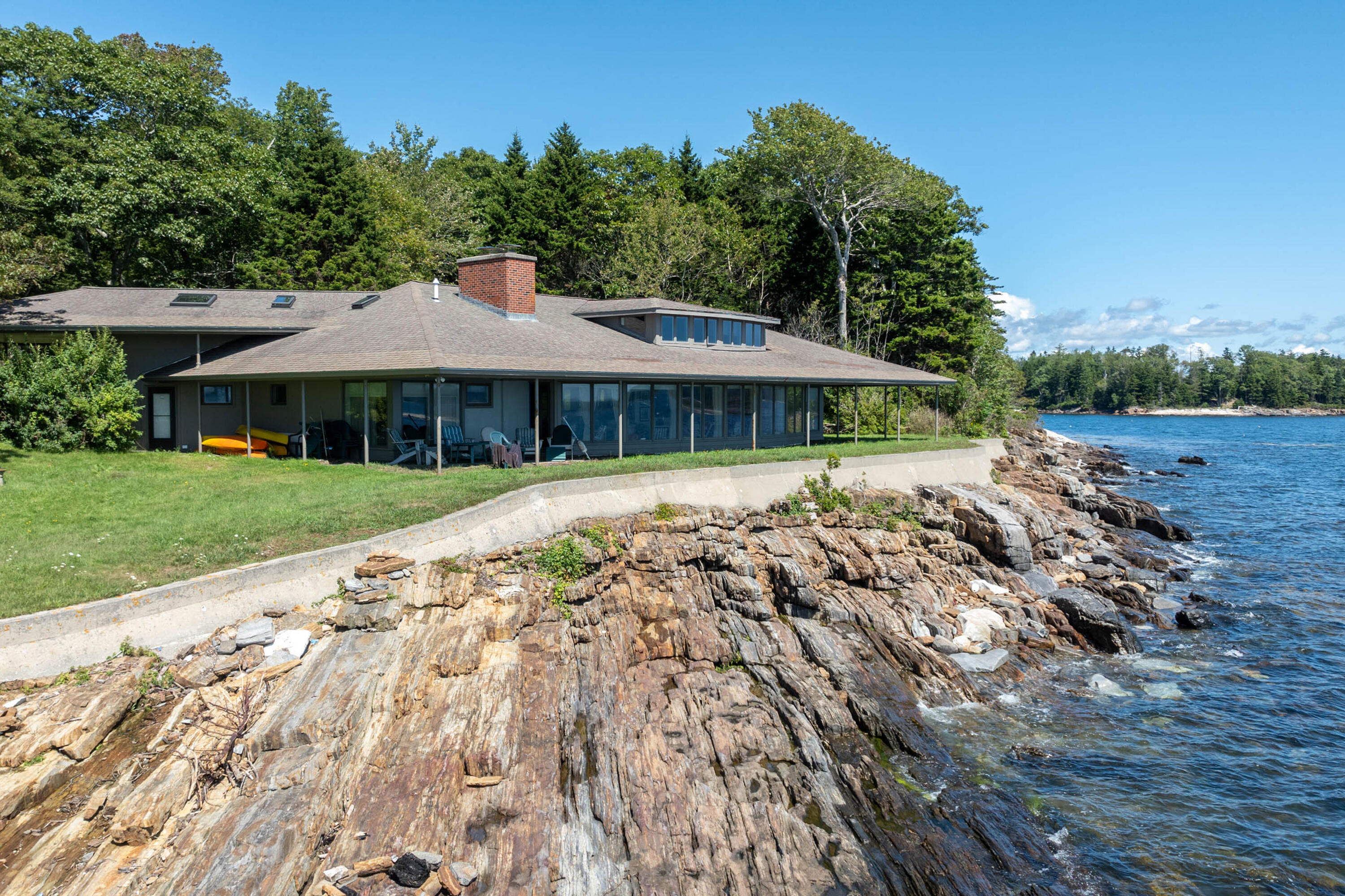 240 W Cundys Point
