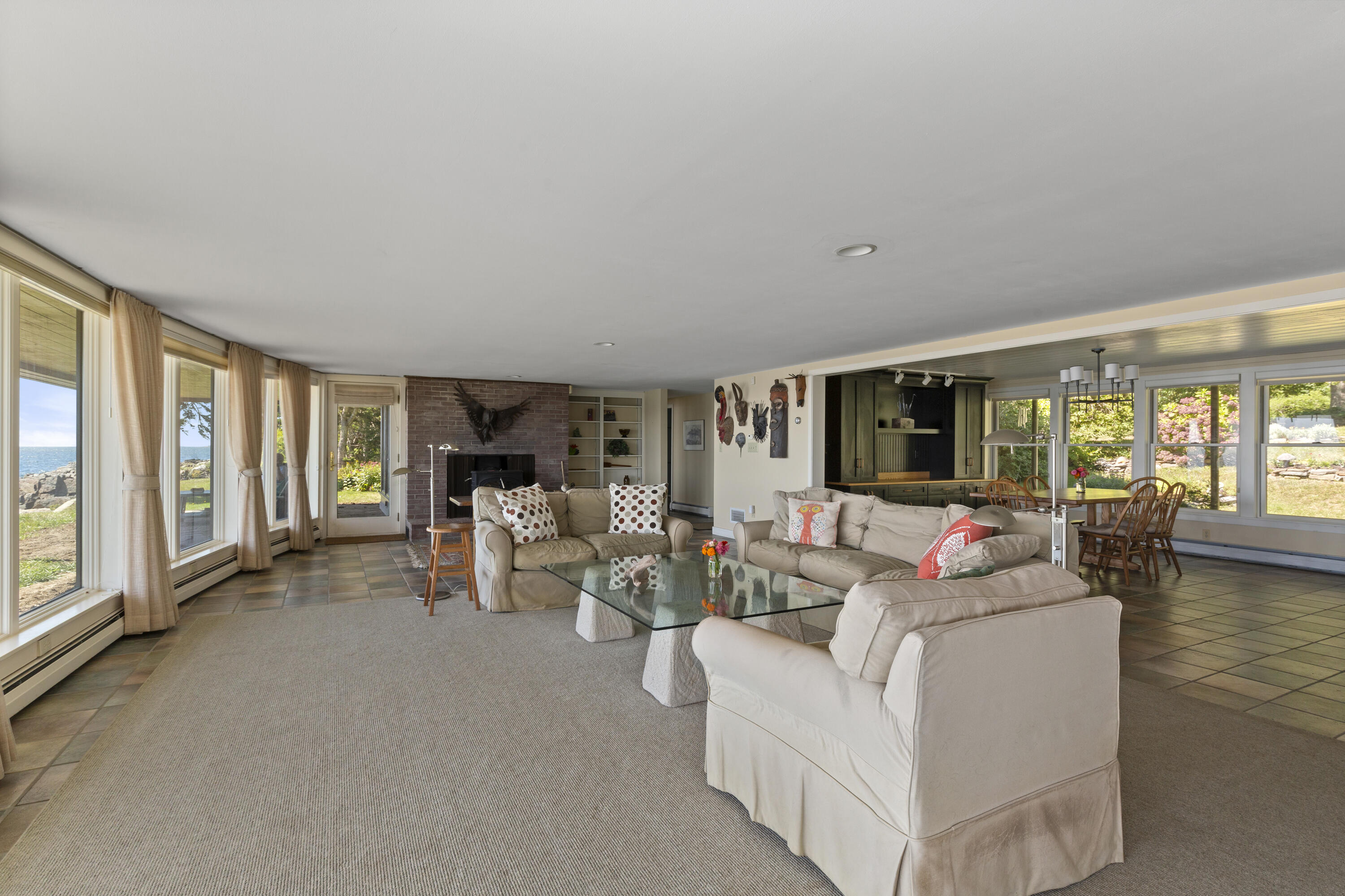 240 W Cundys Point