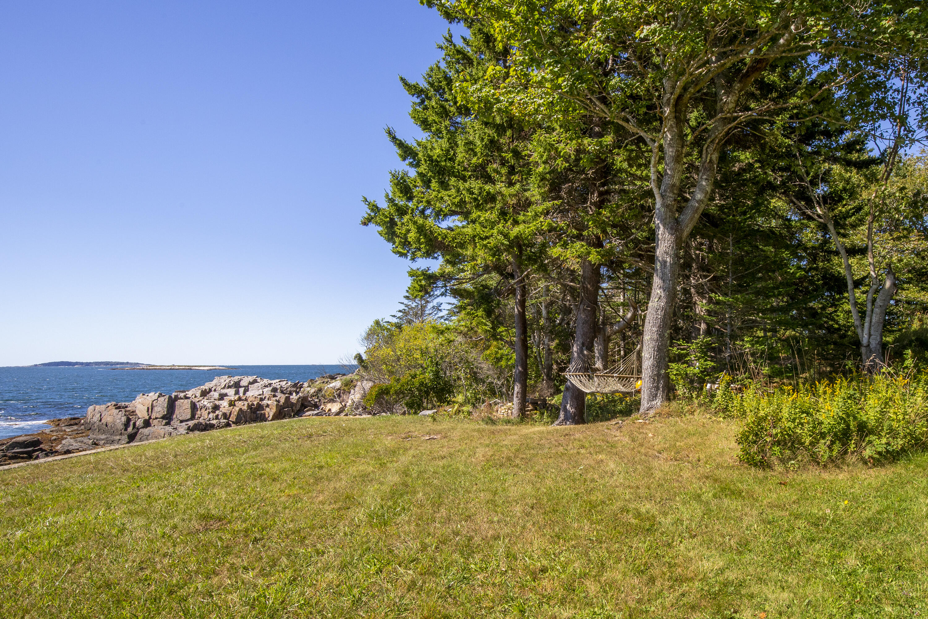 240 W Cundys Point
