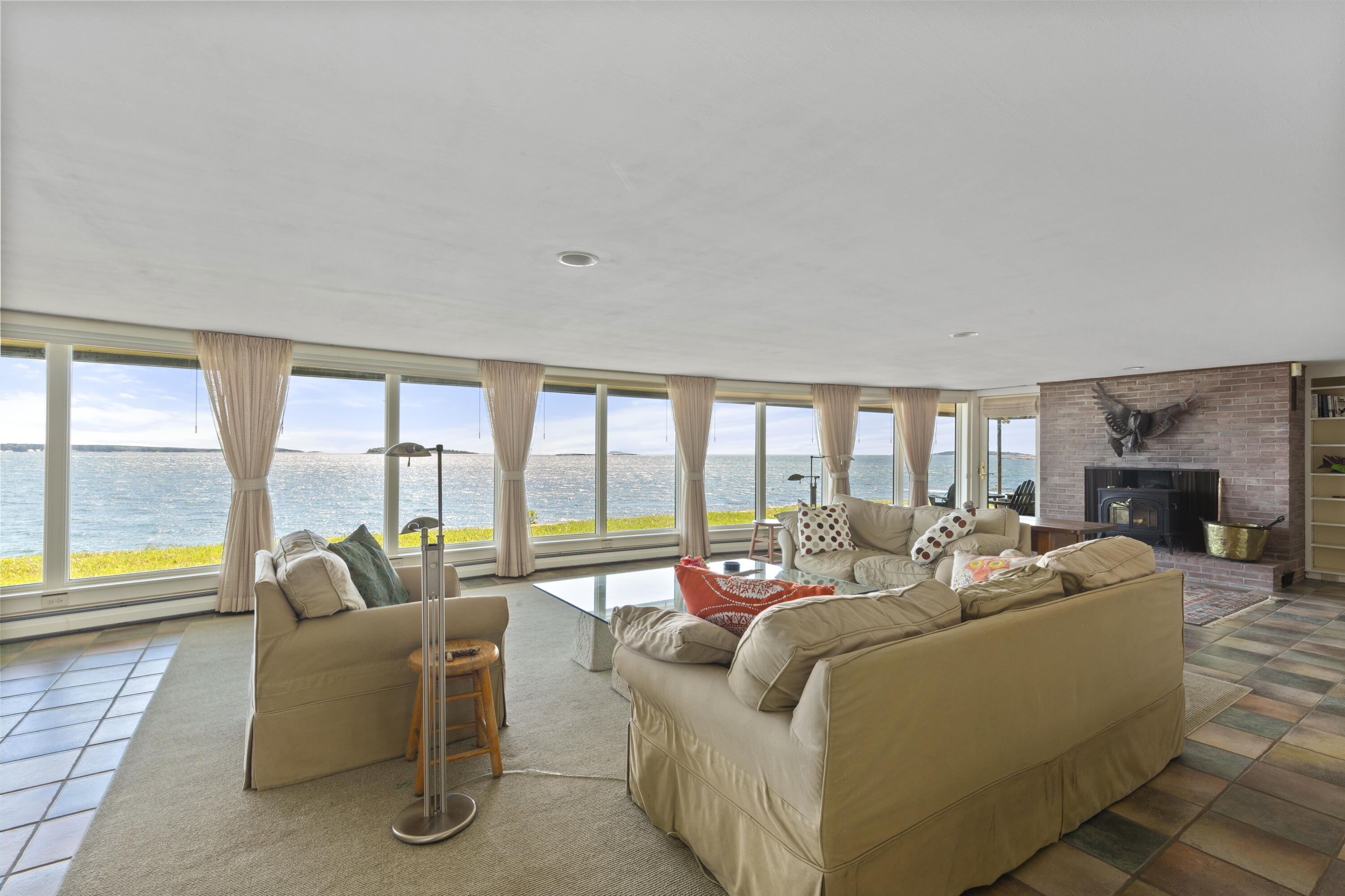 240 W Cundys Point