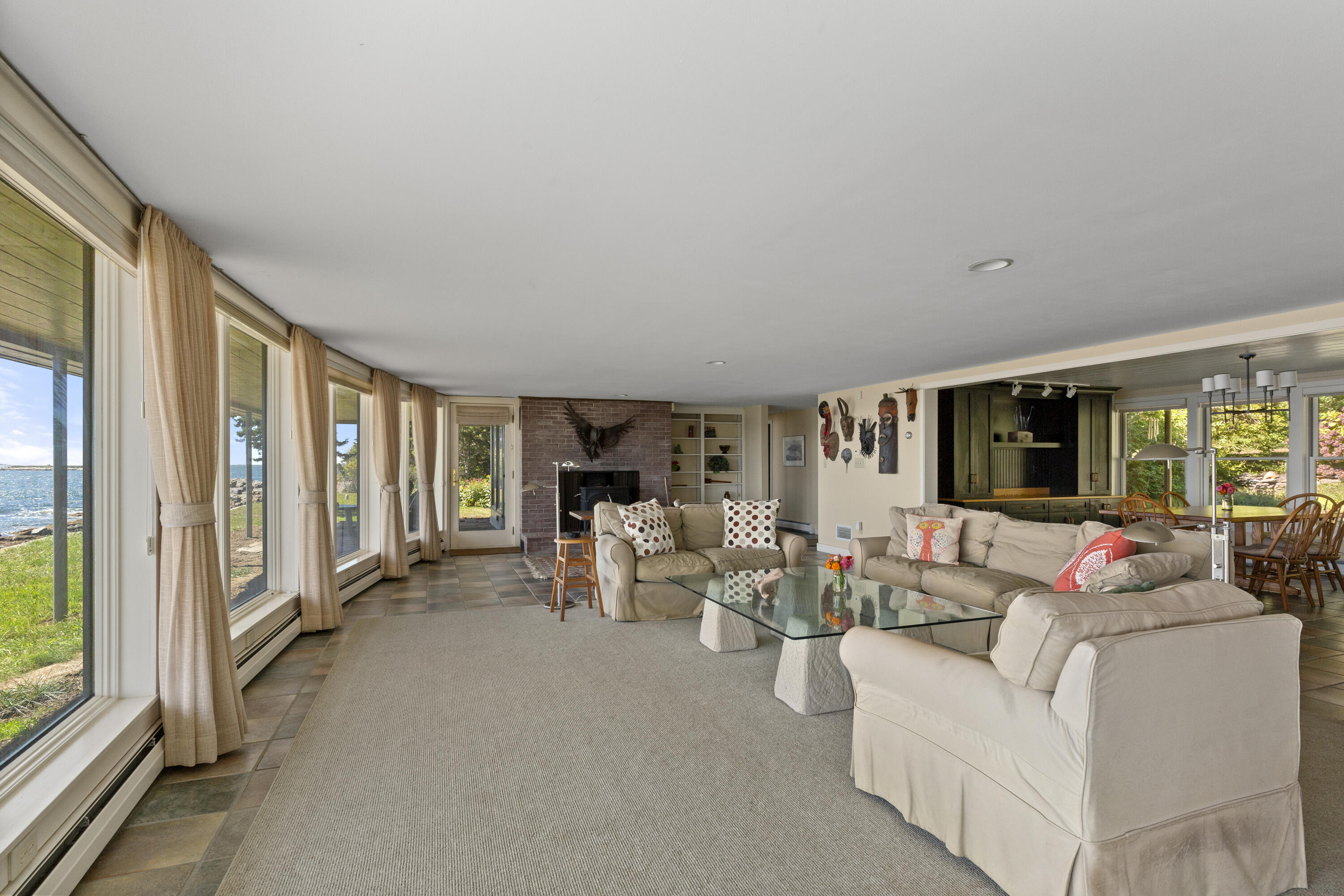 240 W Cundys Point