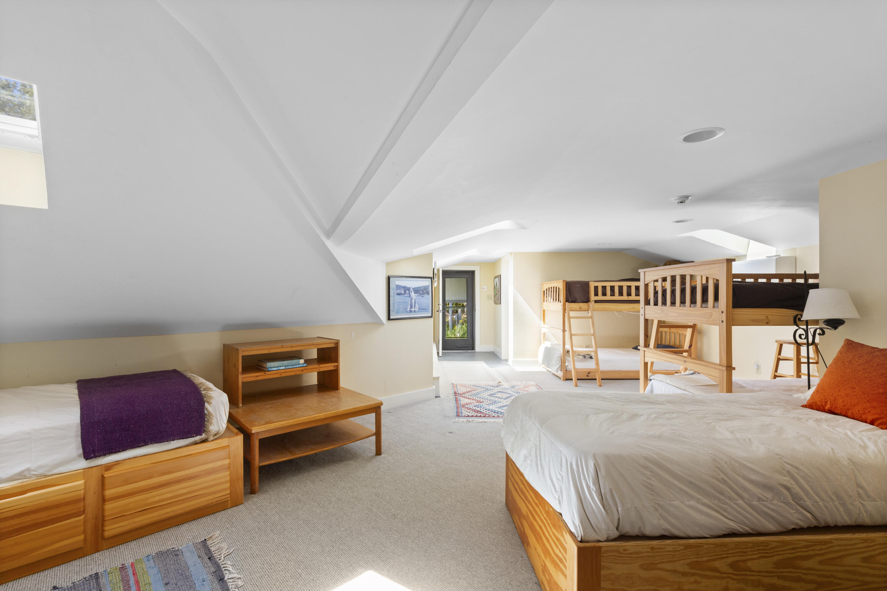 240 W Cundys Point