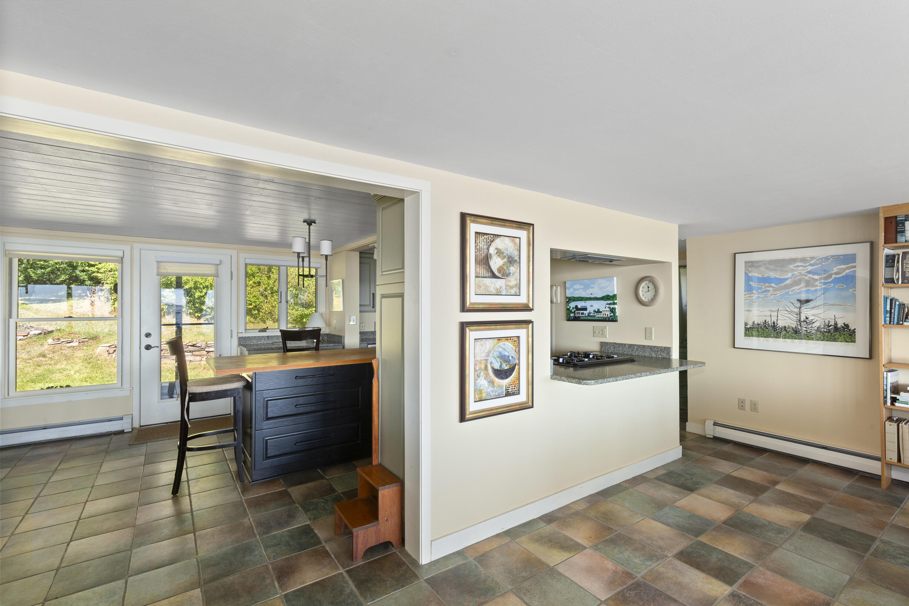 240 W Cundys Point