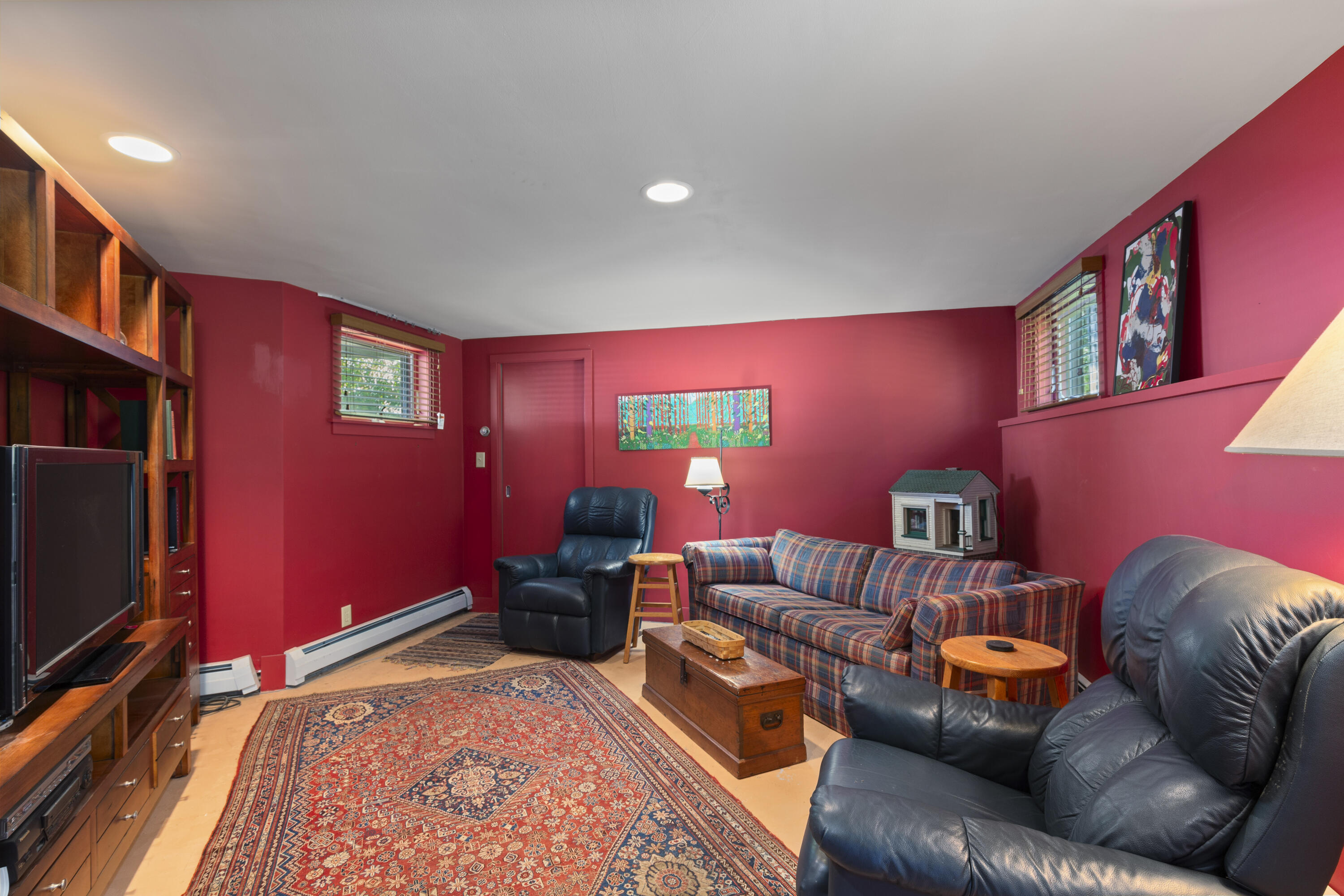 240 W Cundys Point