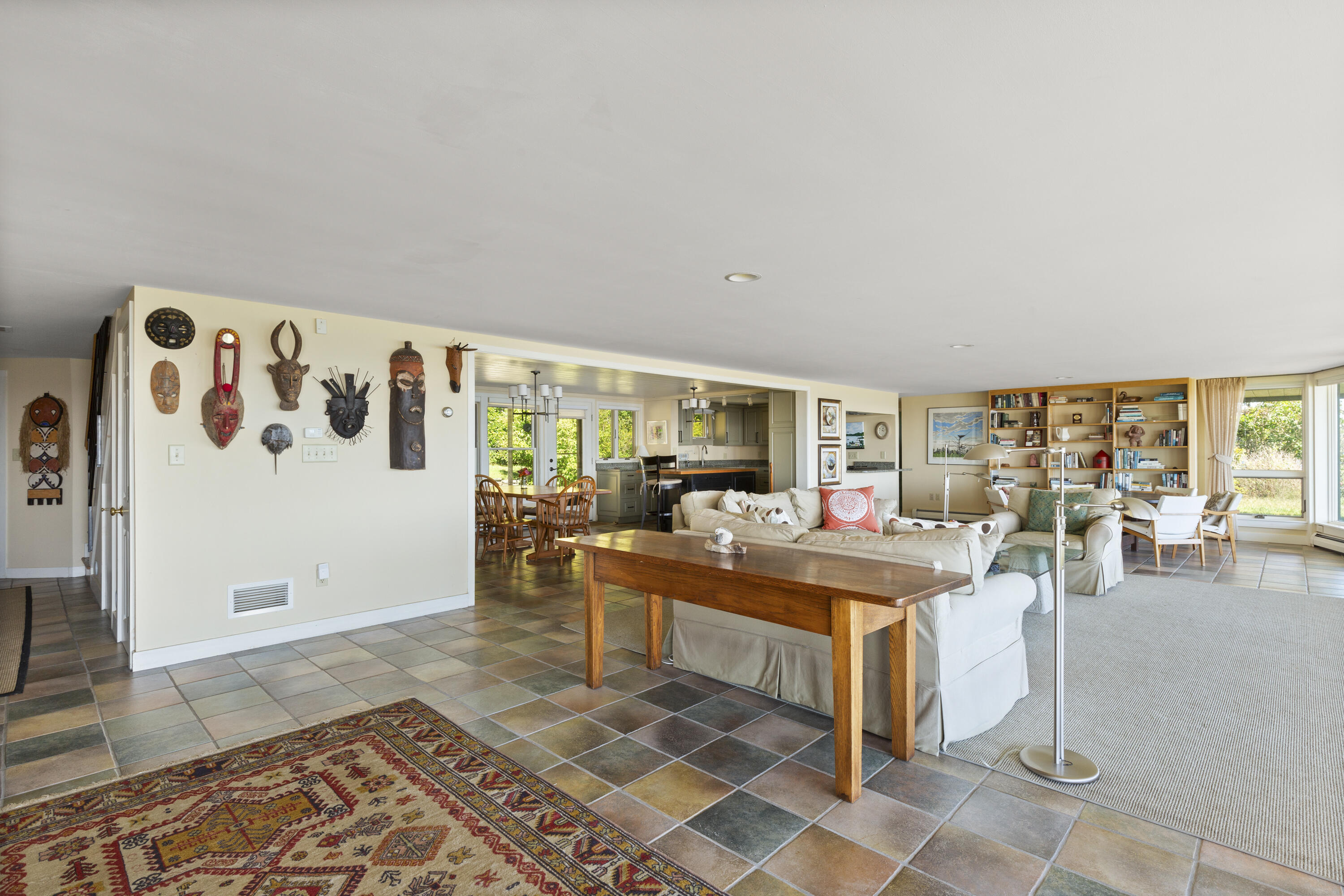 240 W Cundys Point
