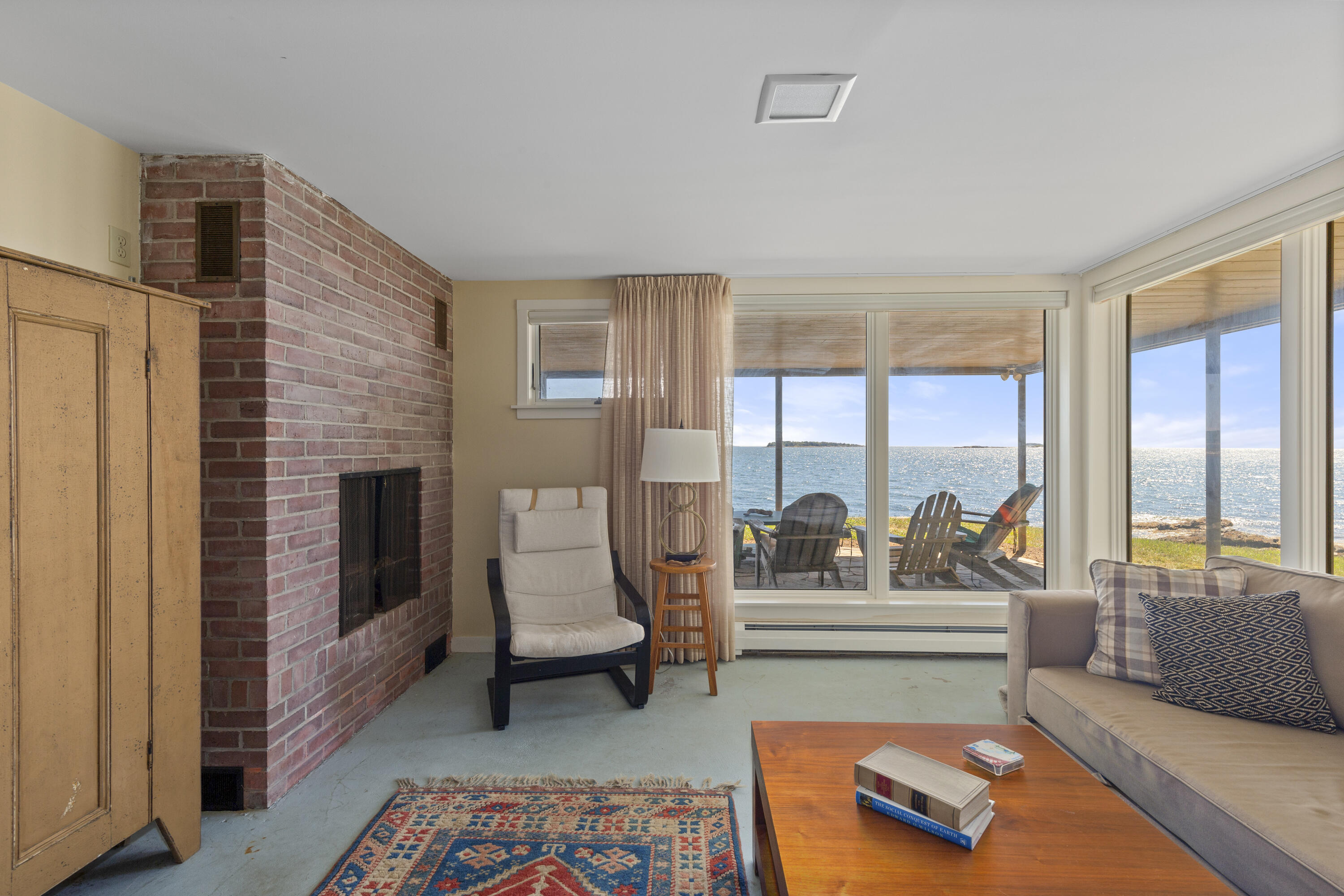 240 W Cundys Point