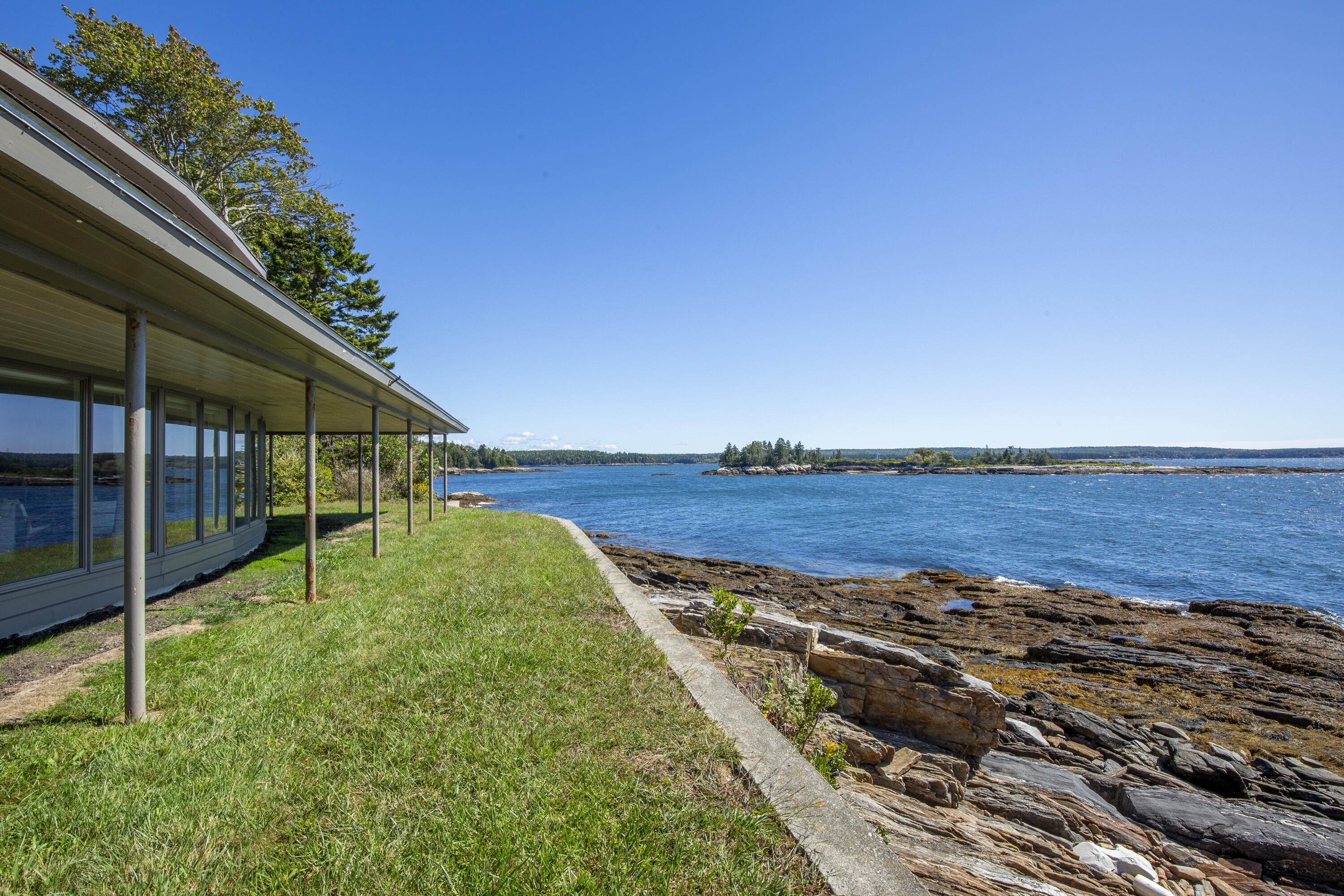 240 W Cundys Point
