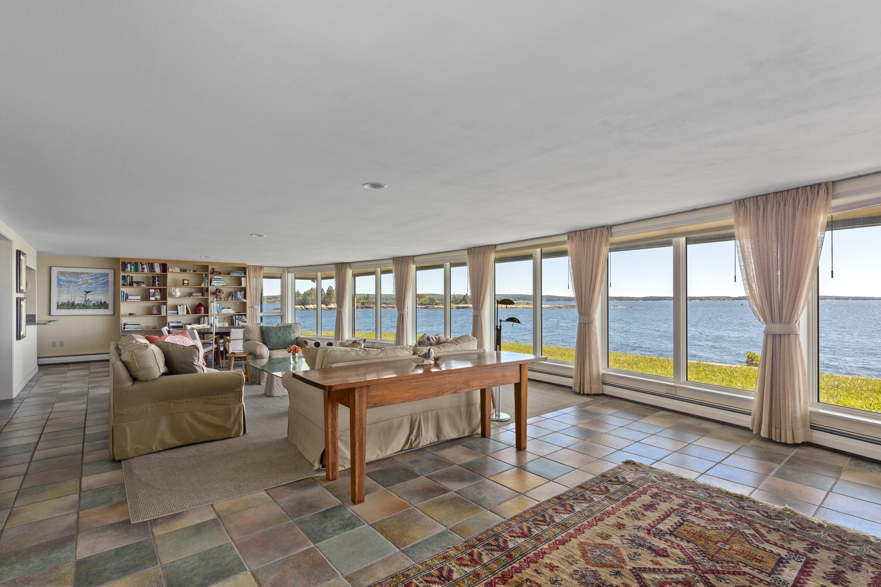 240 W Cundys Point
