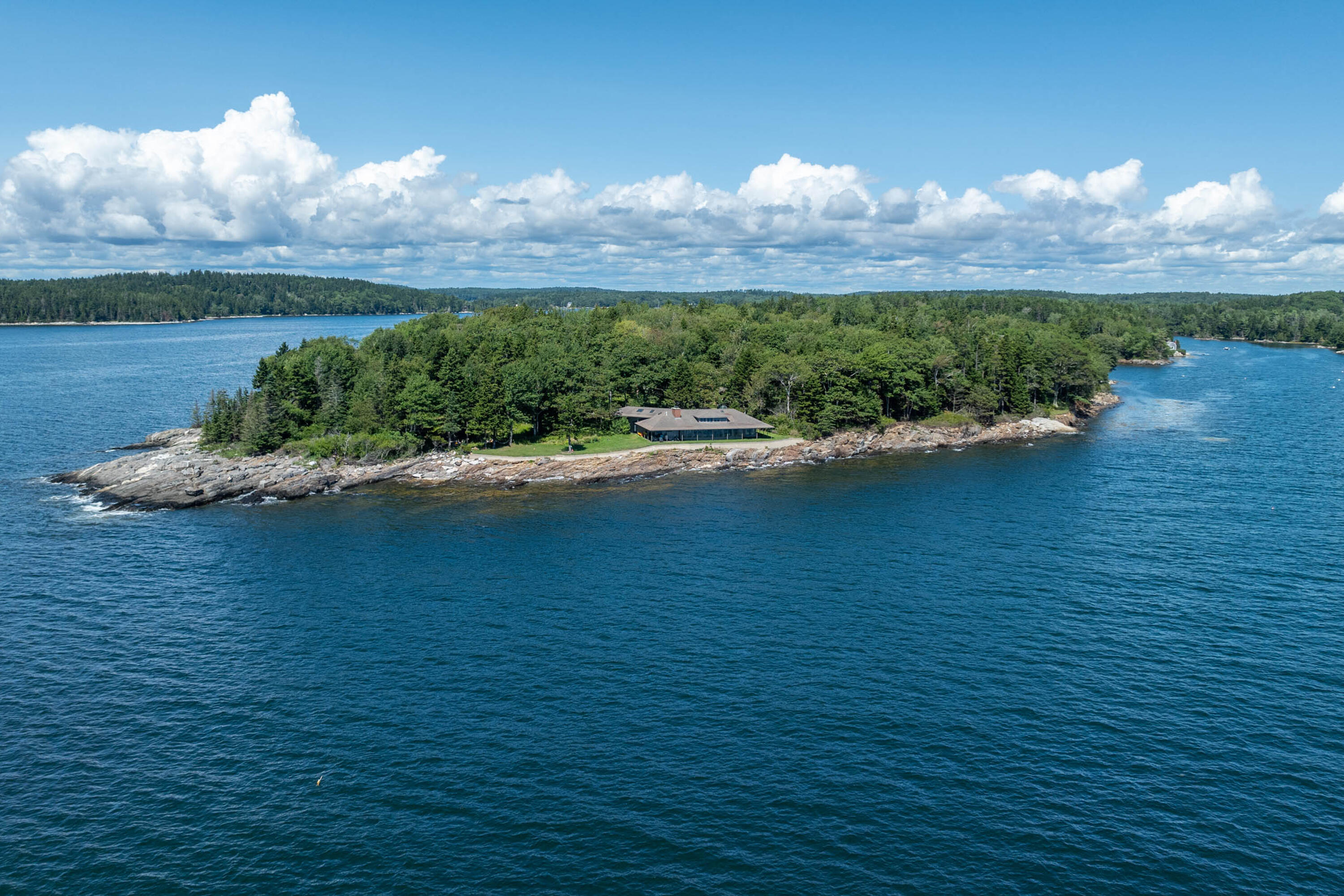 240 W Cundys Point