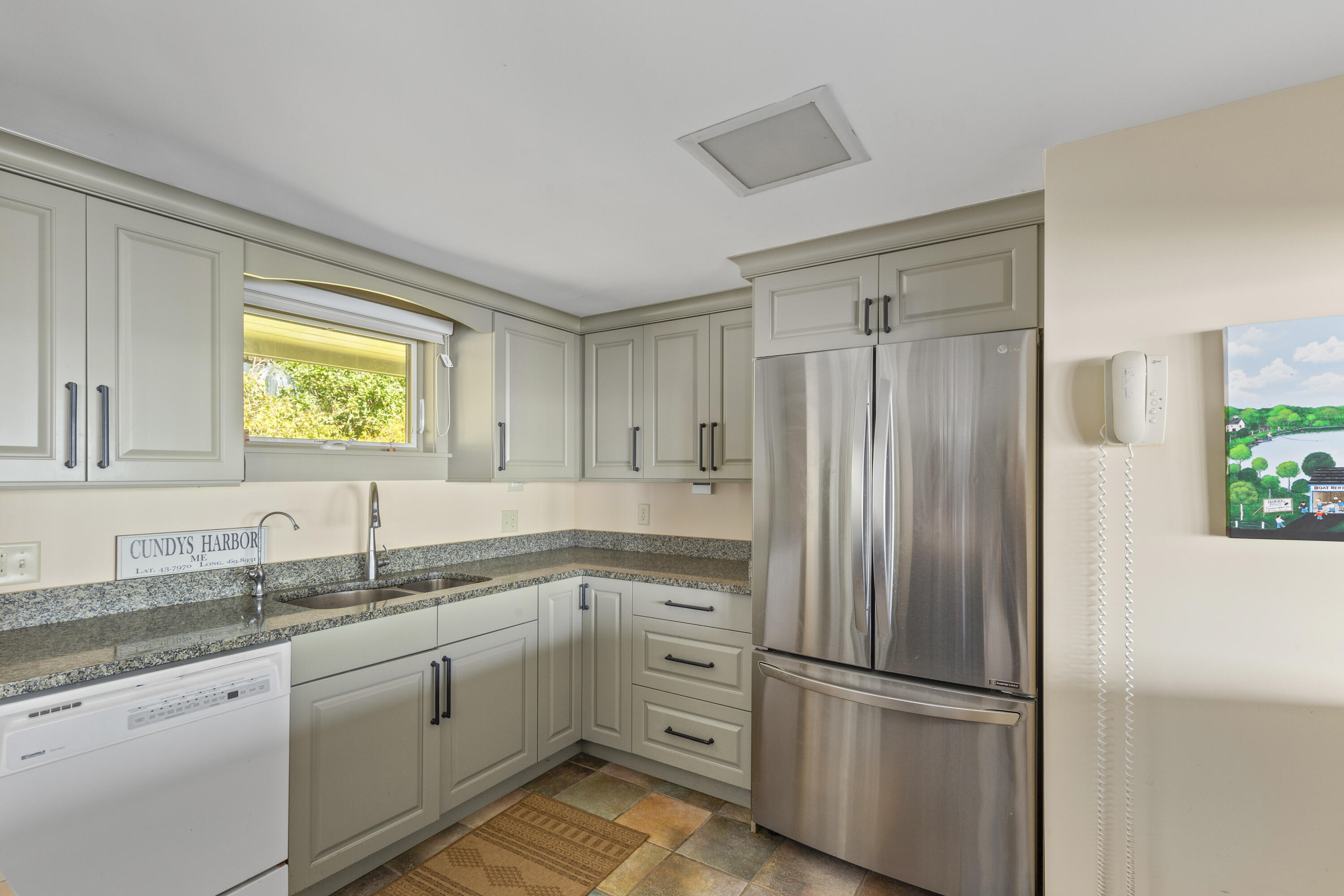 240 W Cundys Point