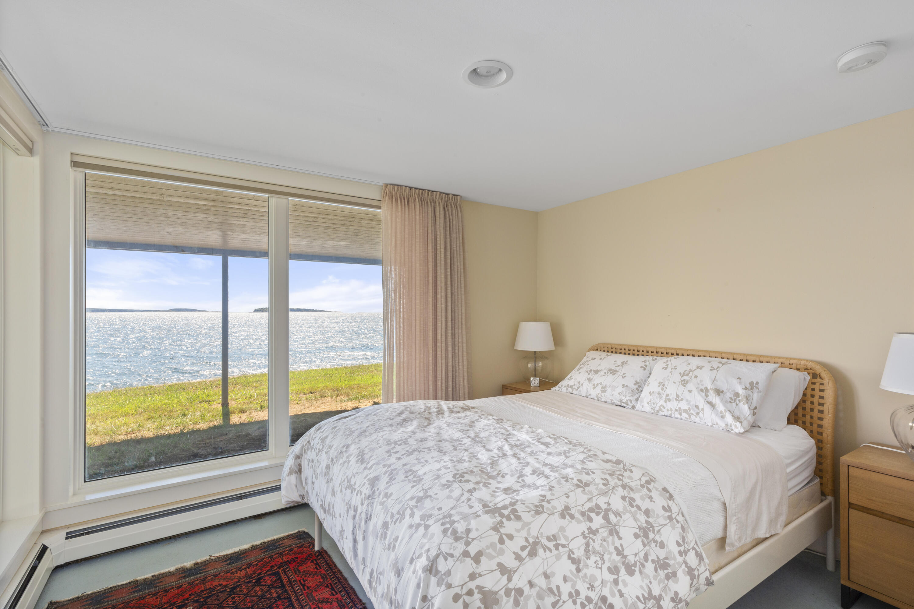240 W Cundys Point