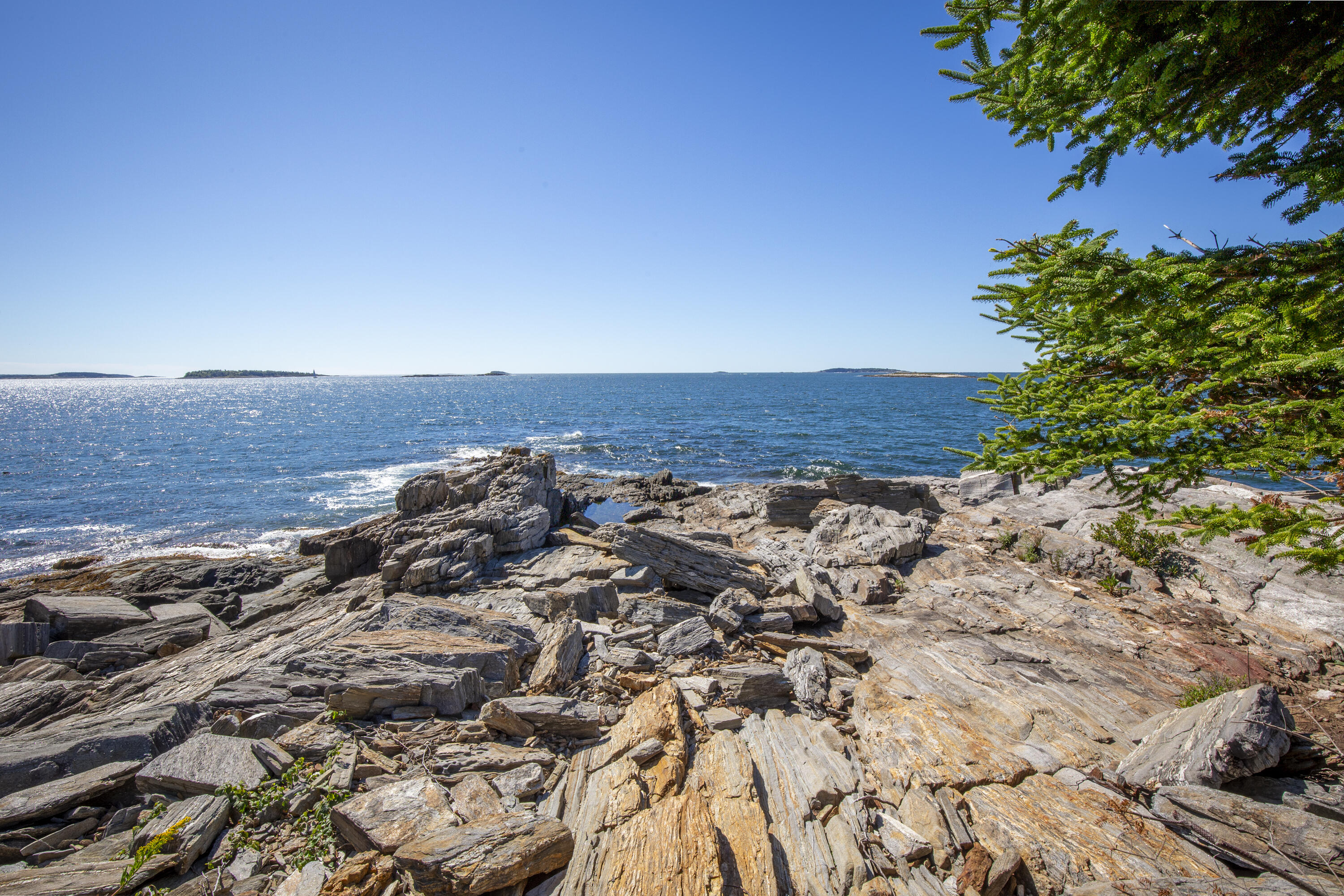240 W Cundys Point