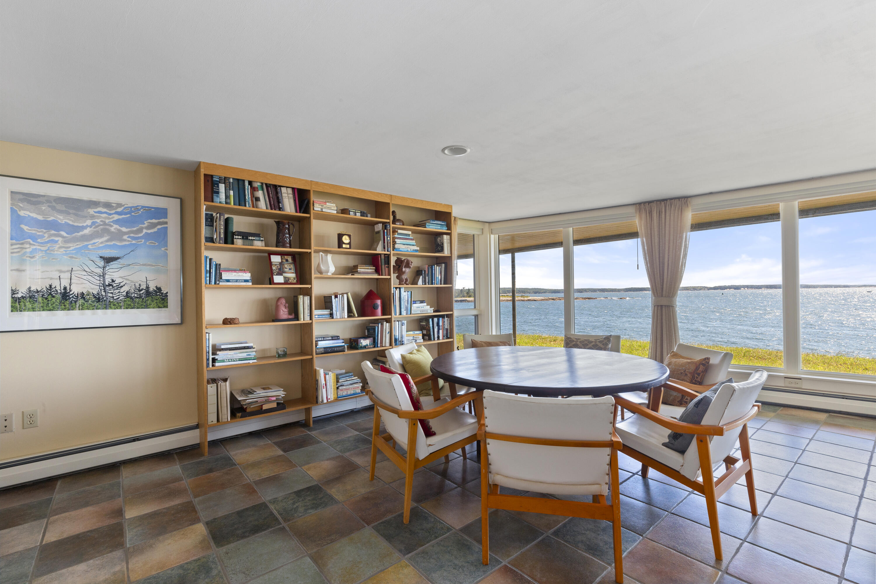 240 W Cundys Point