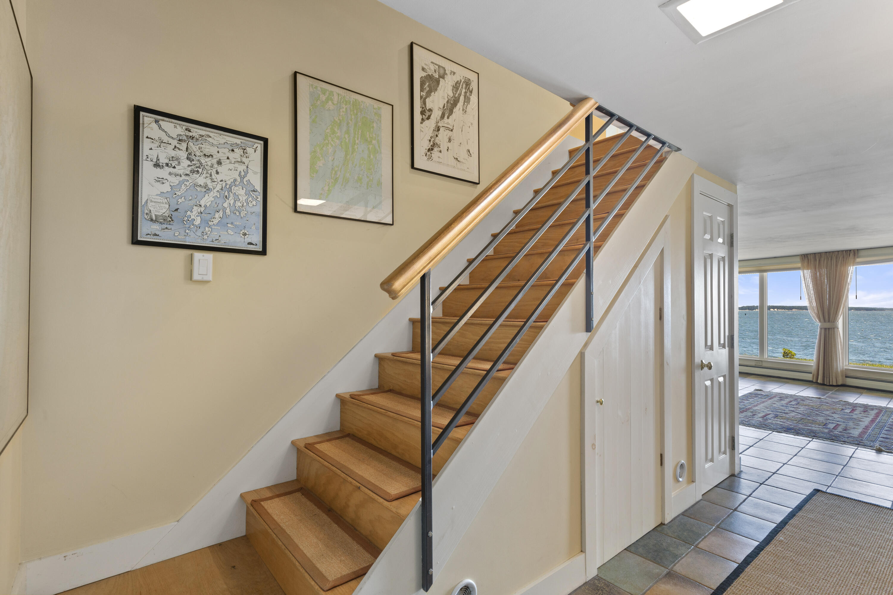 240 W Cundys Point