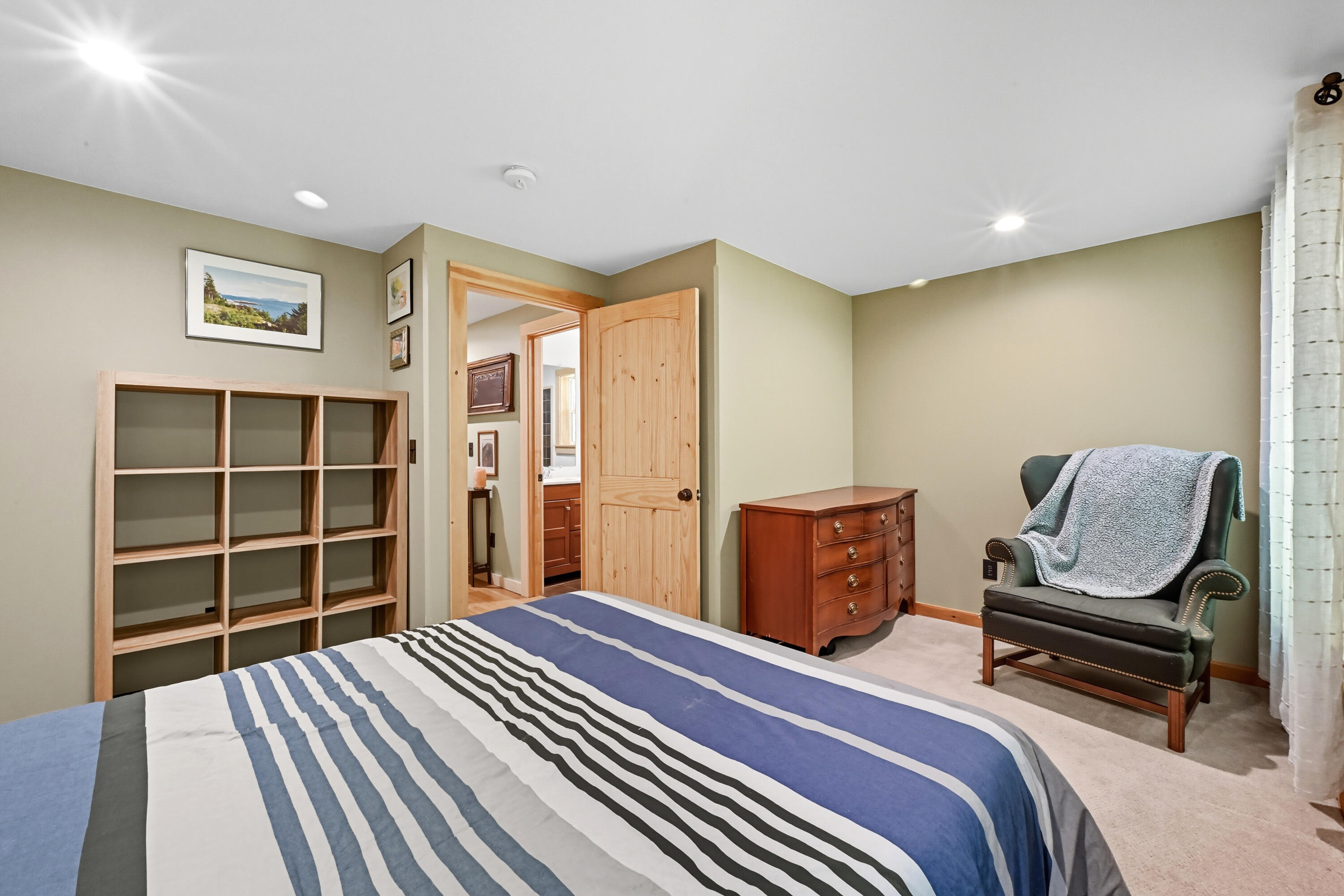 1015 Round House Road