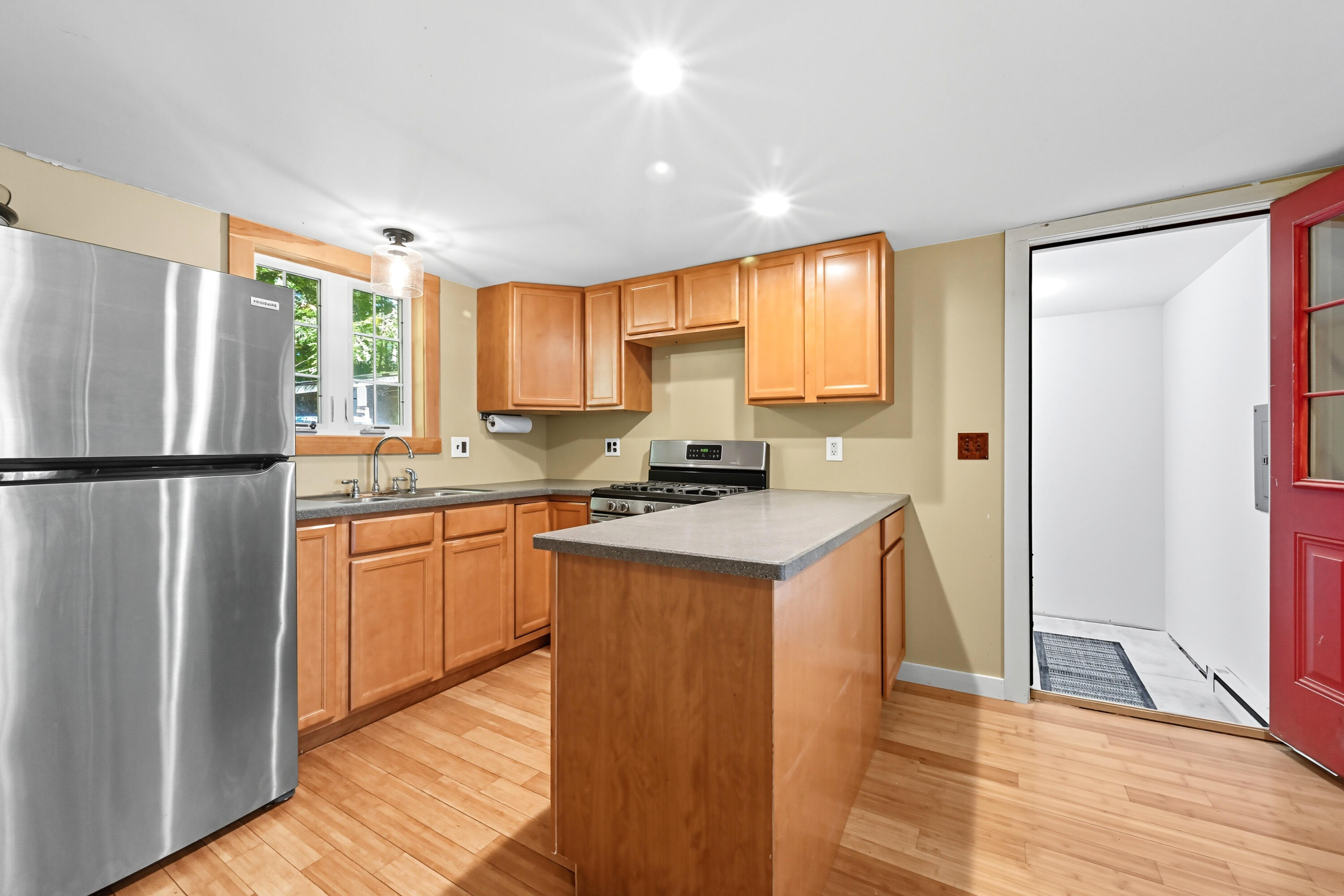 1015 Round House Road