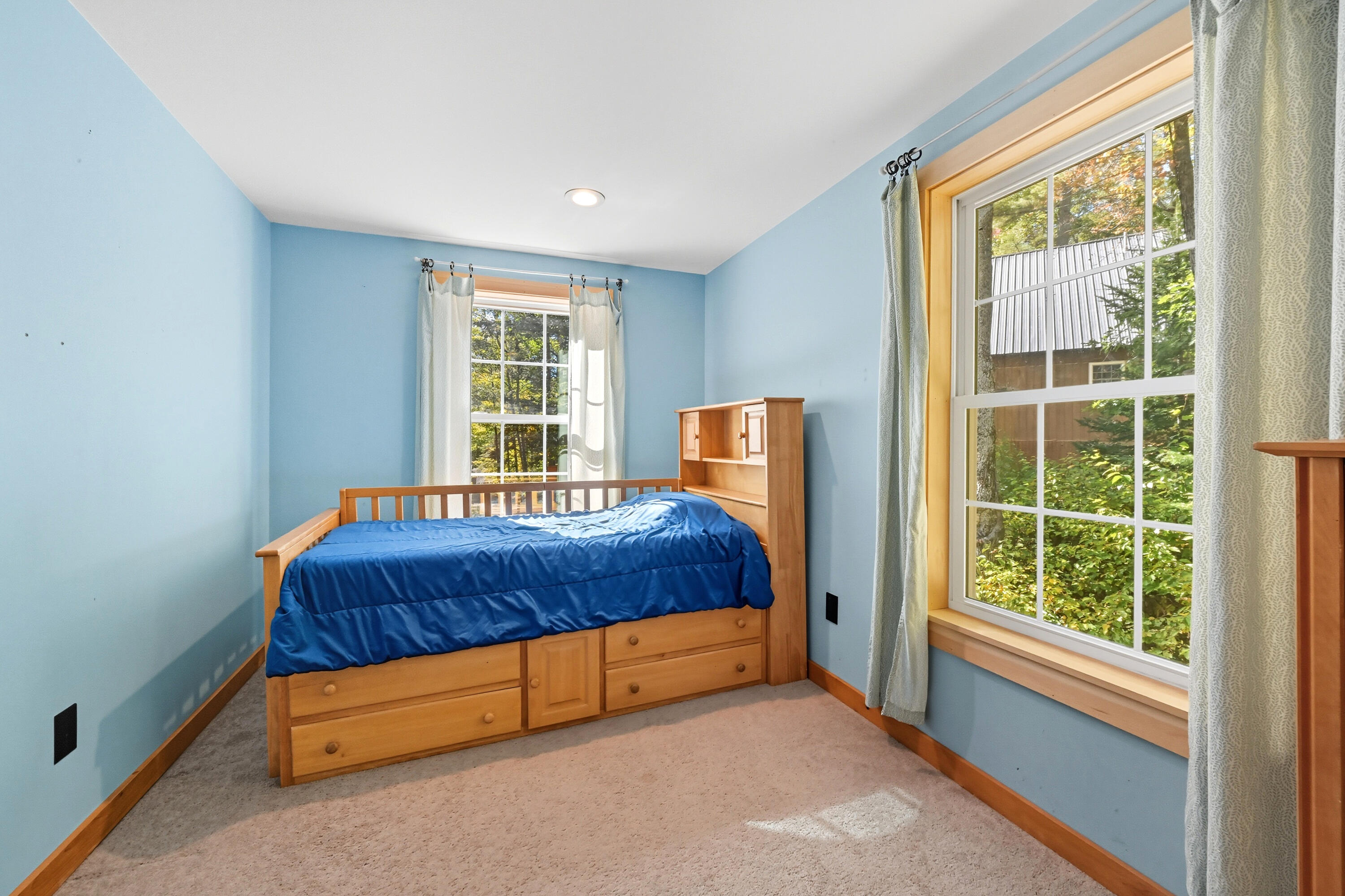 1015 Round House Road