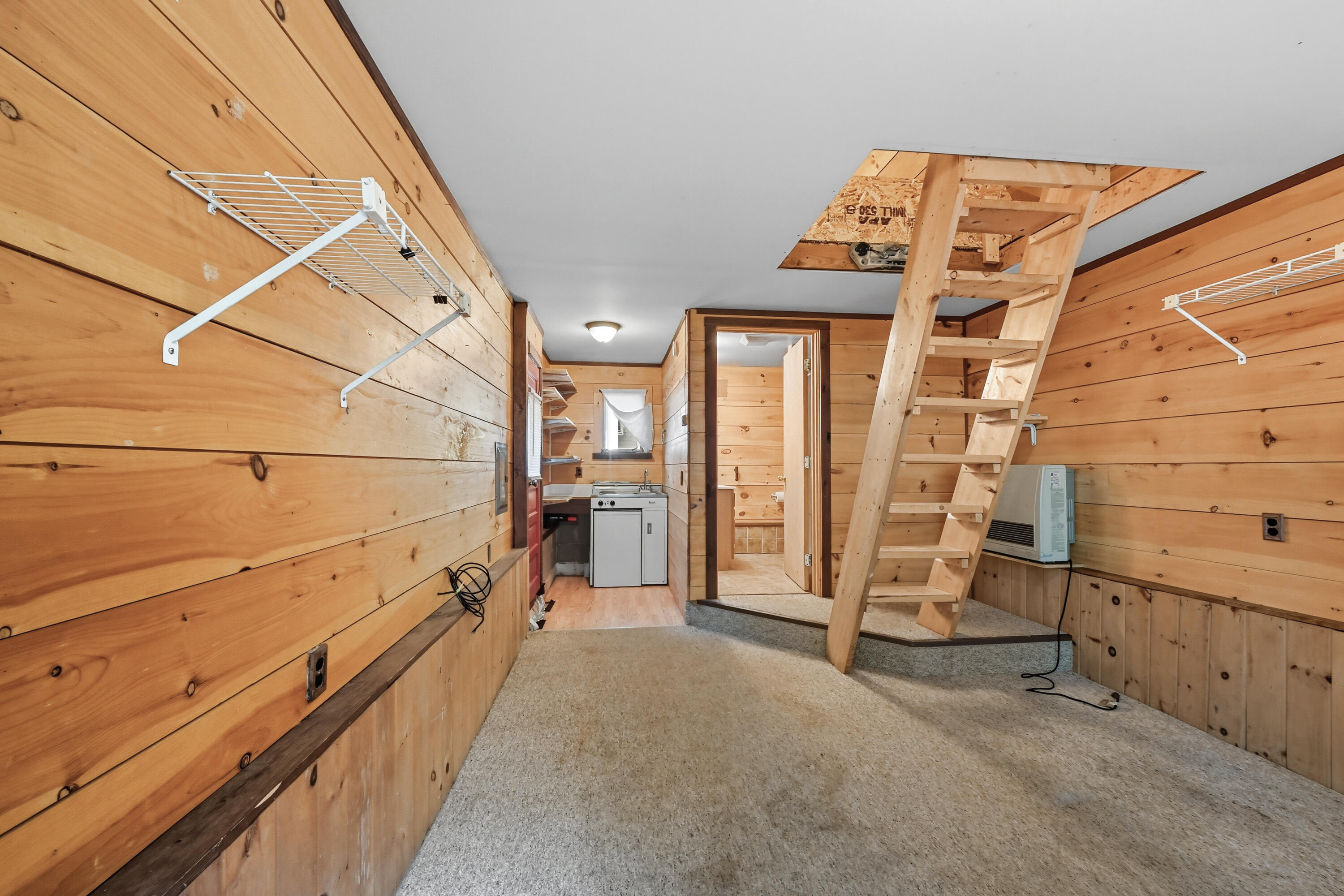 1015 Round House Road