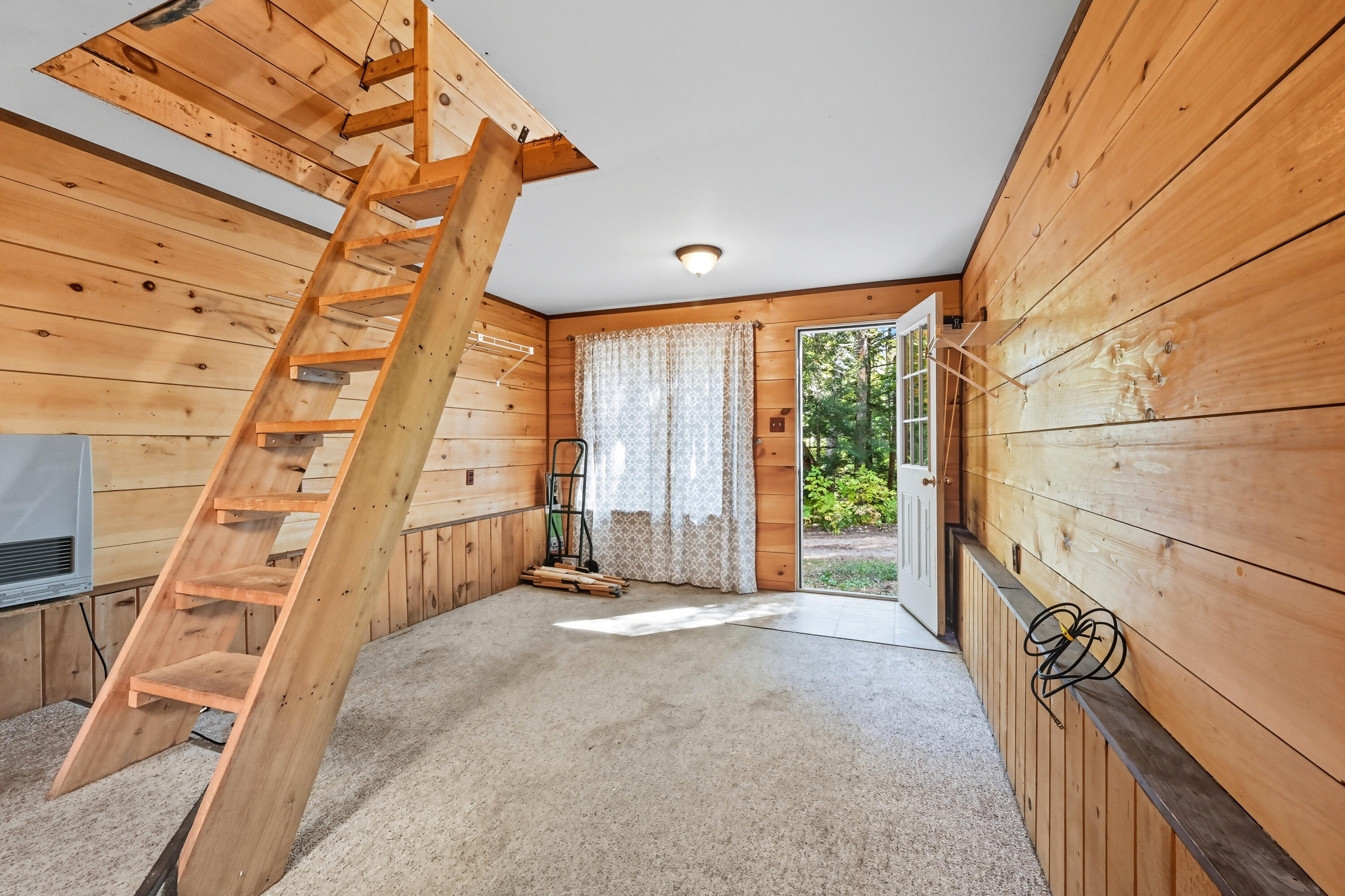 1015 Round House Road