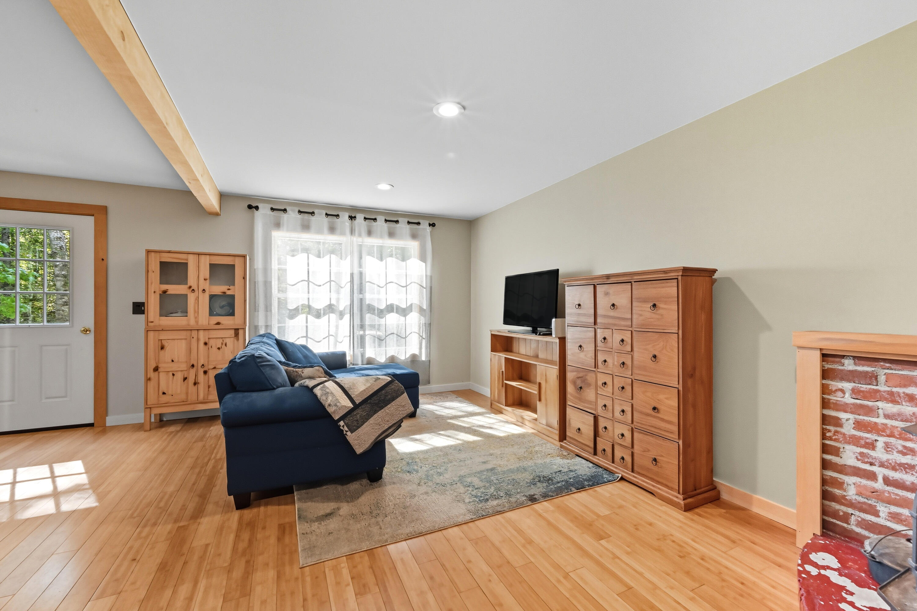 1015 Round House Road