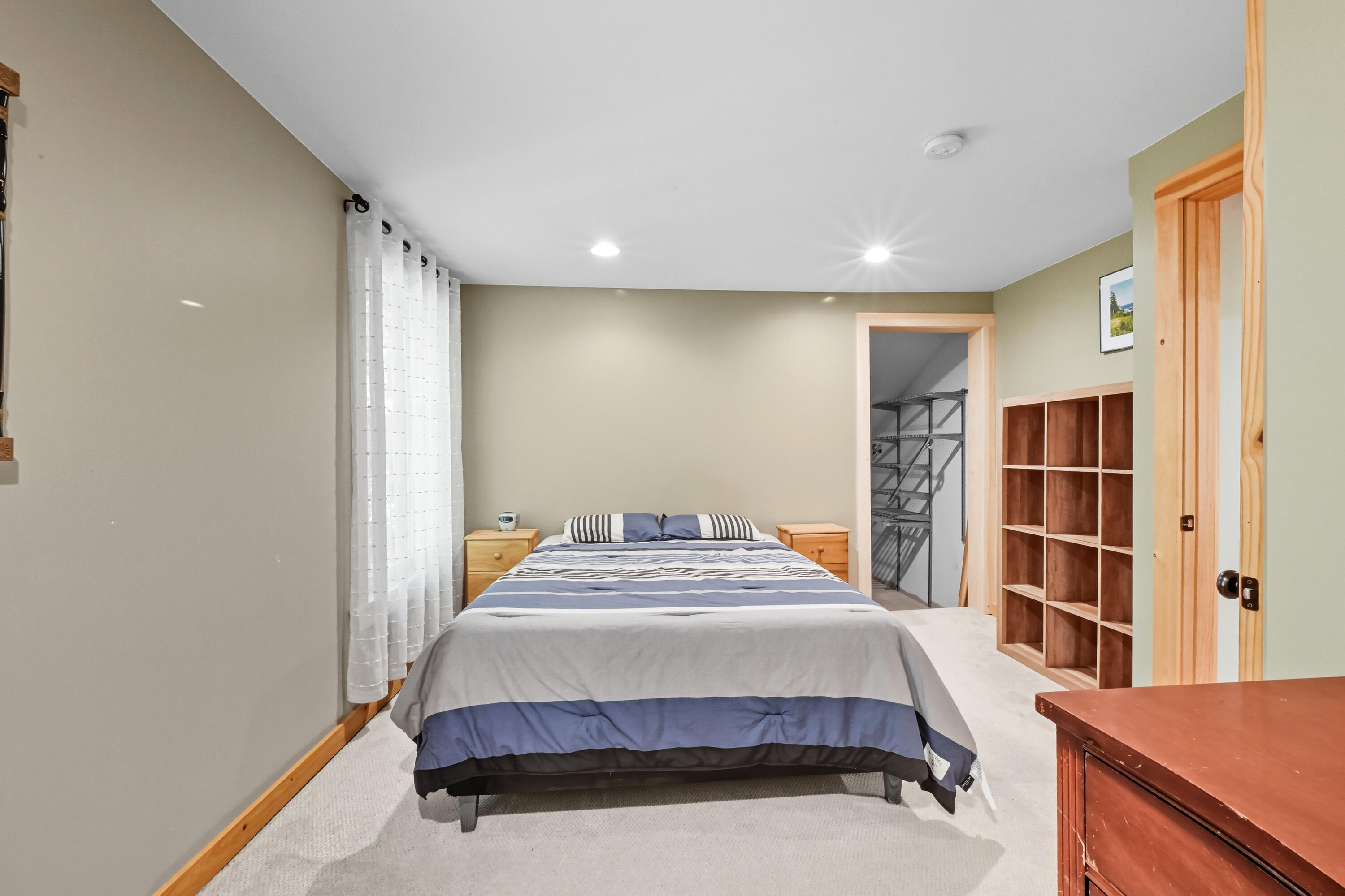 1015 Round House Road