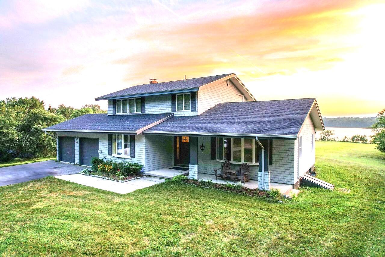 561 Bayside Road