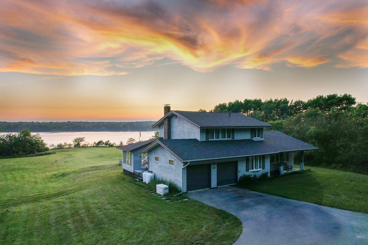 561 Bayside Road